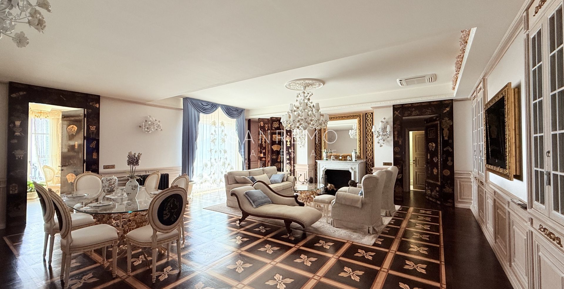 Attique dans résidente prestigieuse avec piscine intérieure chaufée et parking