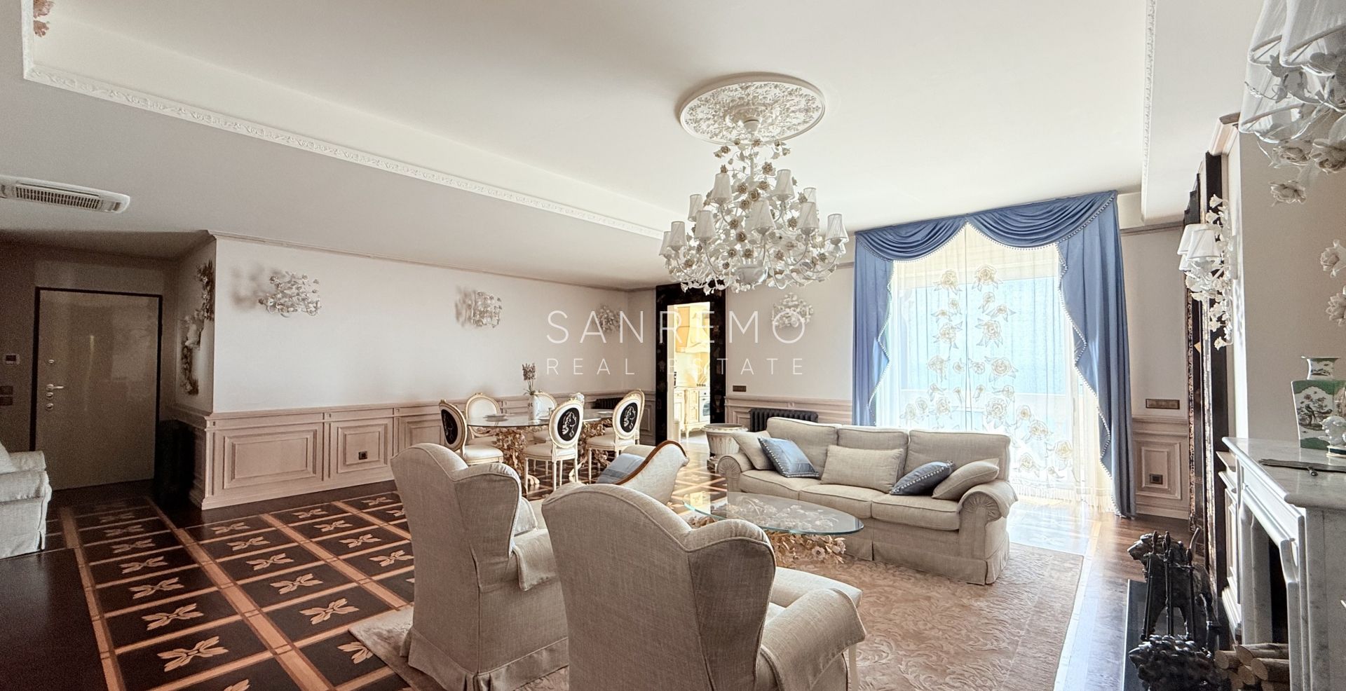 Attique dans résidente prestigieuse avec piscine intérieure chaufée et parking