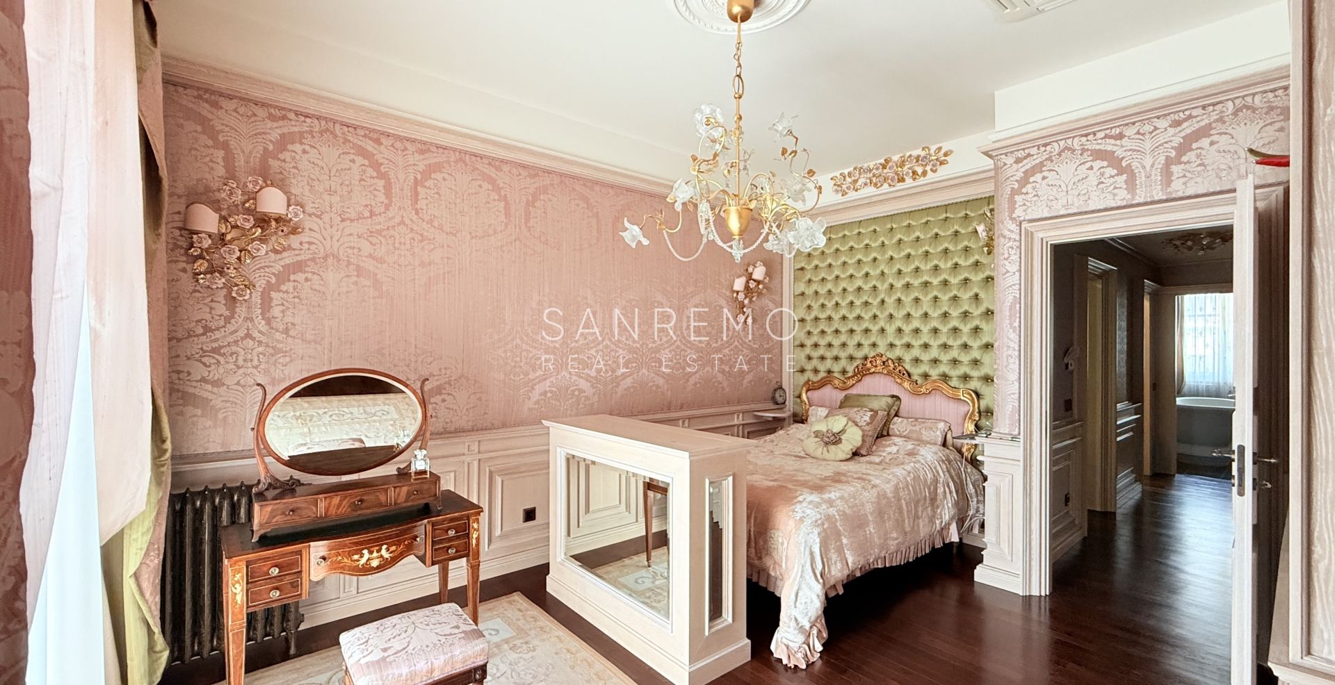 Attique dans résidente prestigieuse avec piscine intérieure chaufée et parking