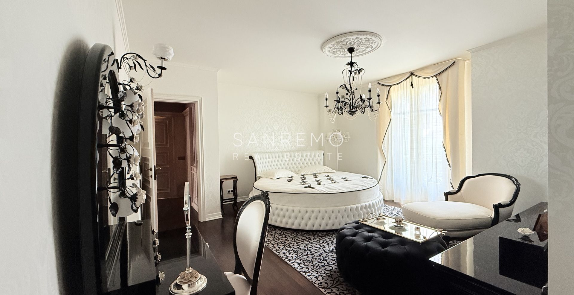 Attique dans résidente prestigieuse avec piscine intérieure chaufée et parking