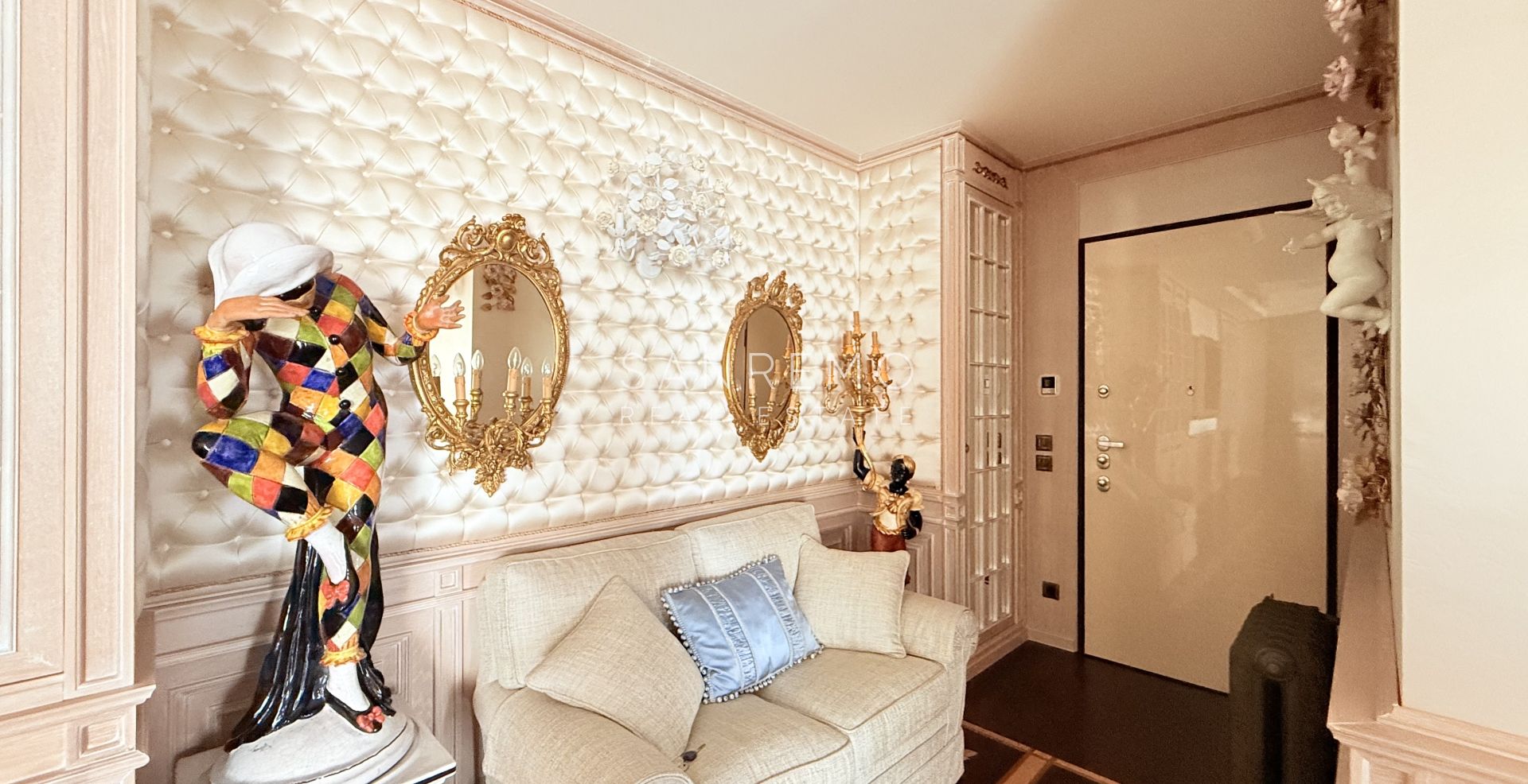 Attique dans résidente prestigieuse avec piscine intérieure chaufée et parking