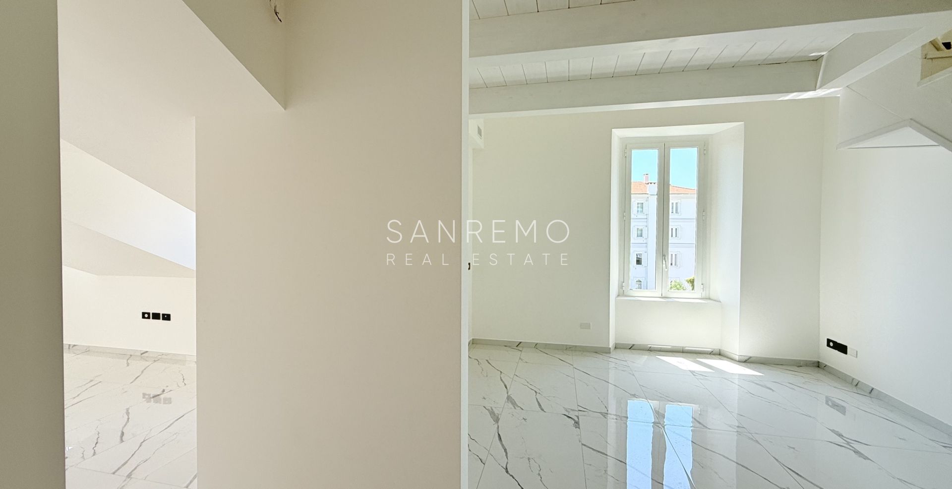 Nouveau appartement dernier étage à Sanremo près des plage et la piste cyclable
