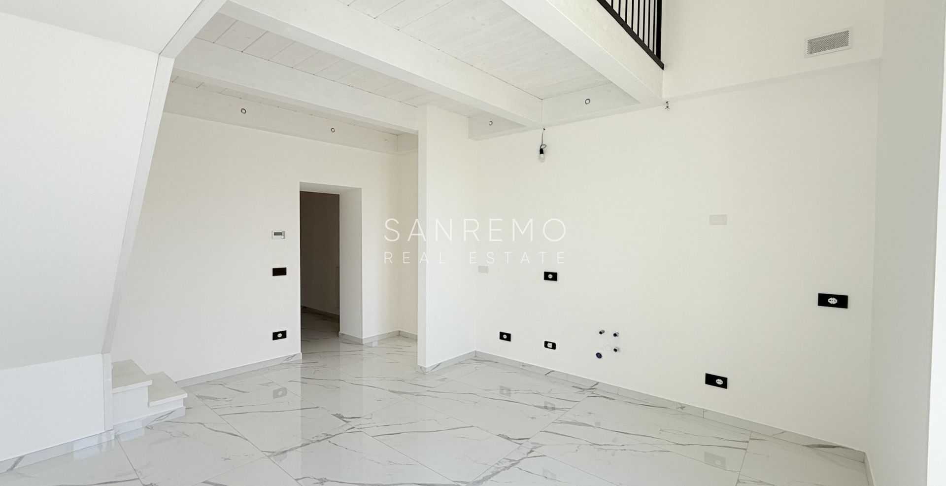 Nouveau appartement dernier étage à Sanremo près des plage et la piste cyclable