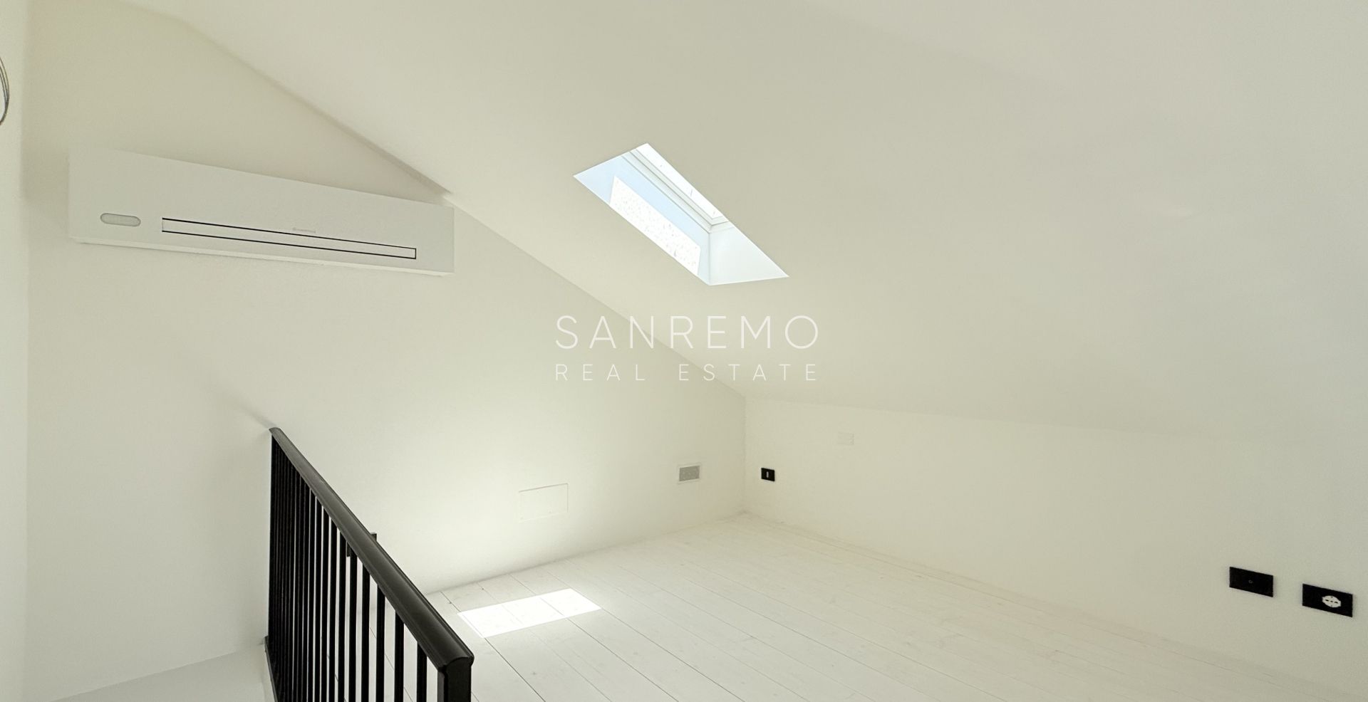 Nouveau appartement dernier étage à Sanremo près des plage et la piste cyclable