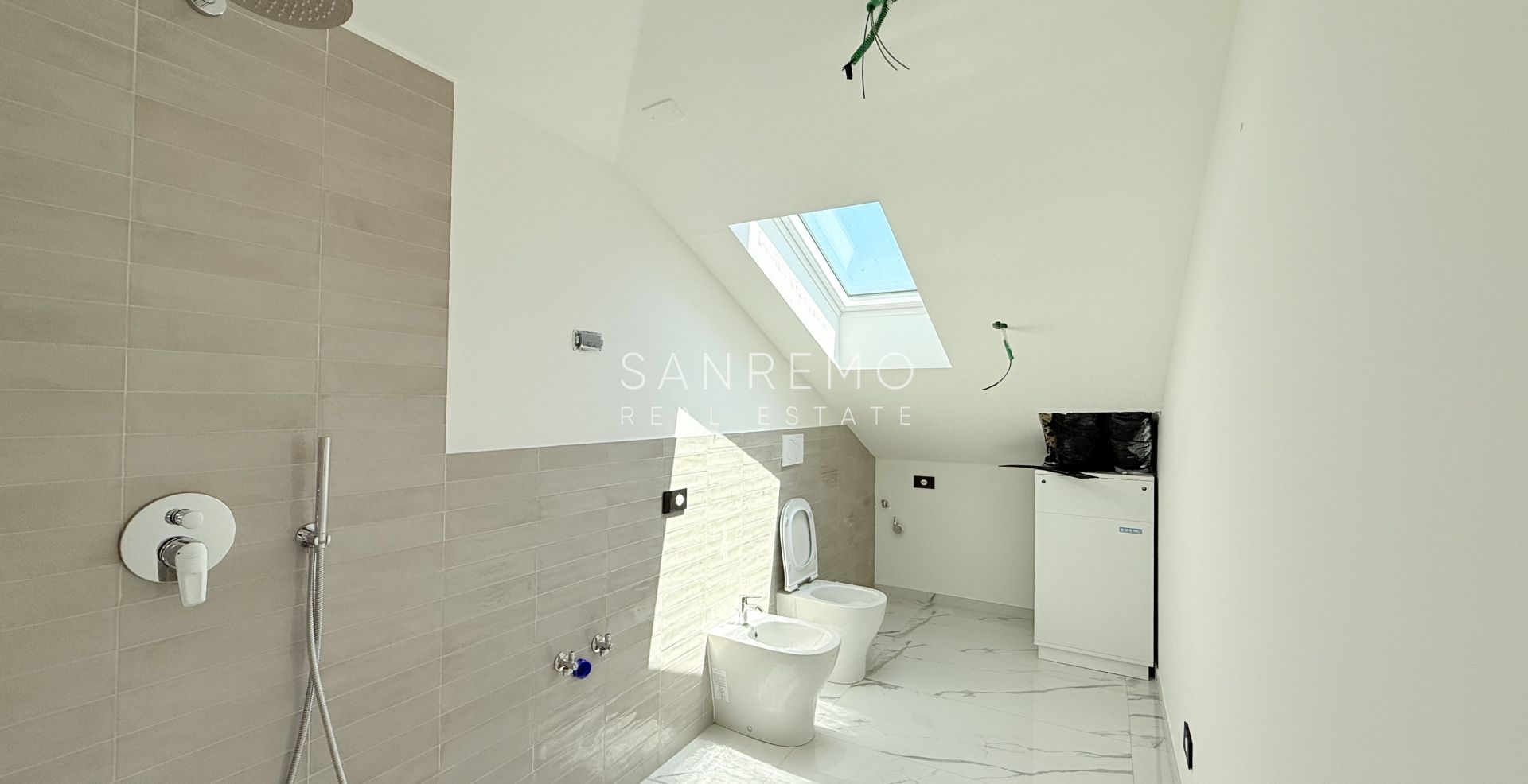 Nouveau appartement dernier étage à Sanremo près des plage et la piste cyclable