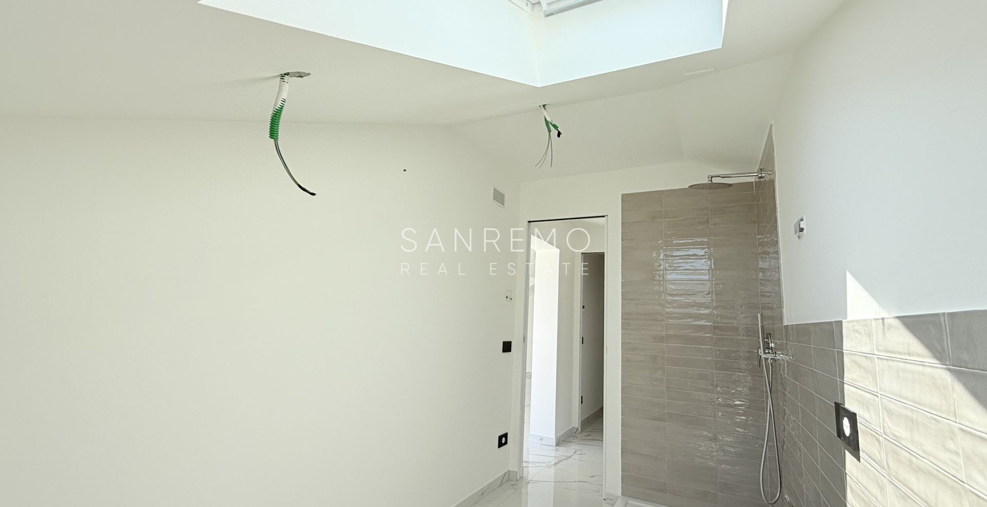 Nouveau appartement dernier étage à Sanremo près des plage et la piste cyclable