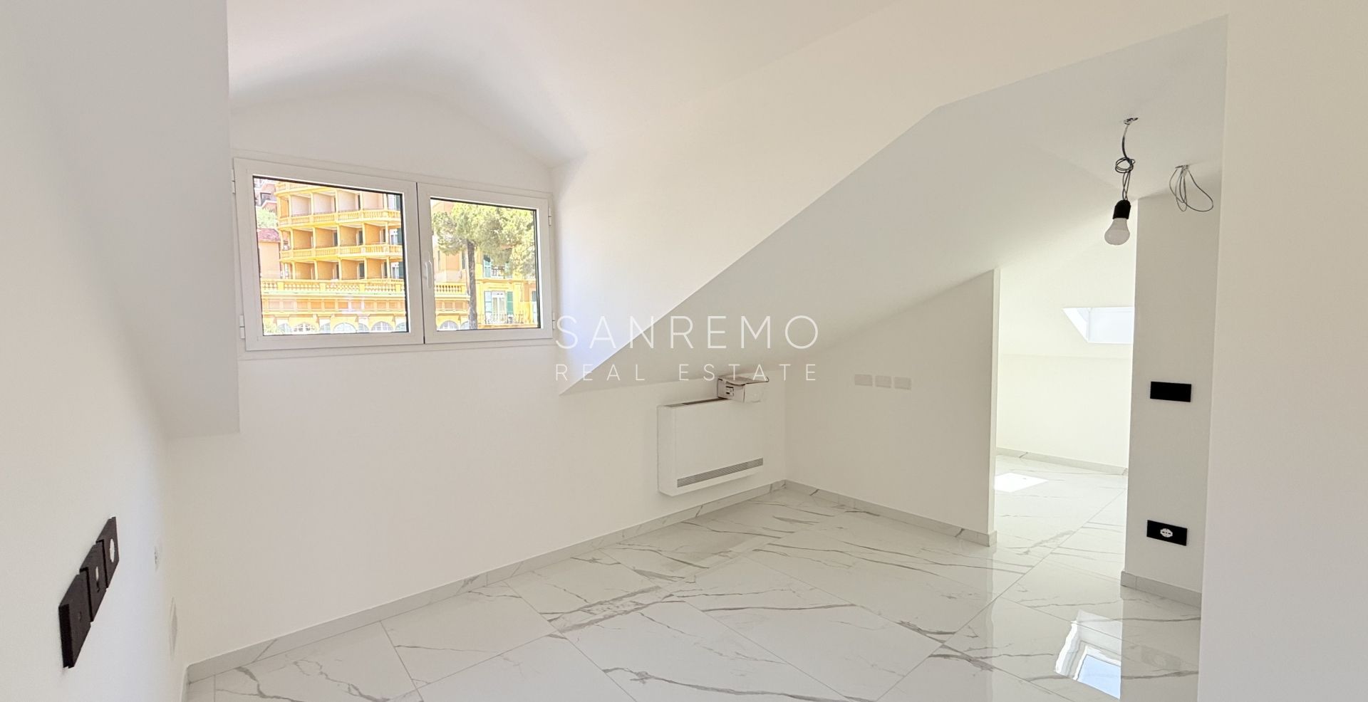 Nouveau appartement dernier étage à Sanremo près des plage et la piste cyclable