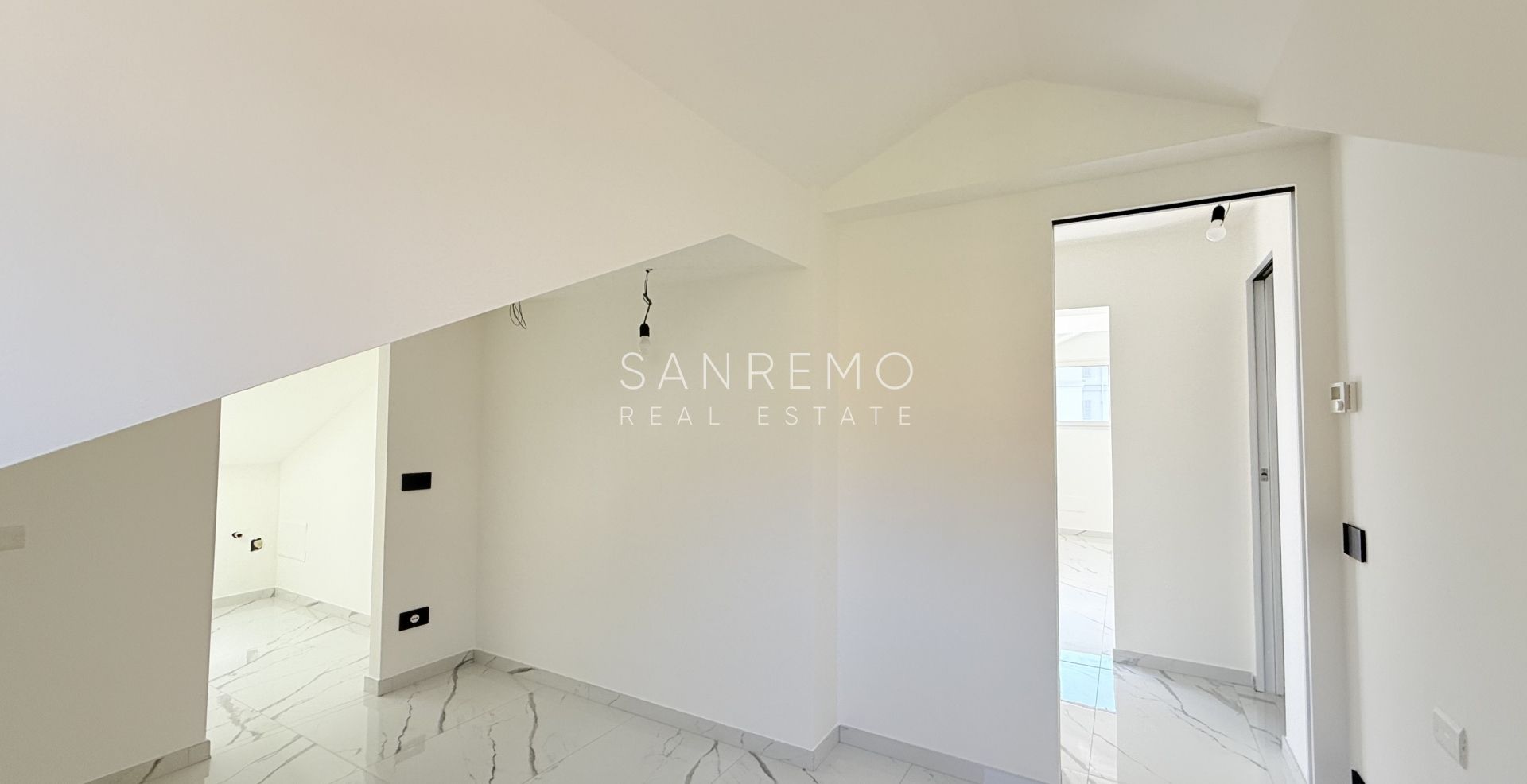 Nouveau appartement dernier étage à Sanremo près des plage et la piste cyclable