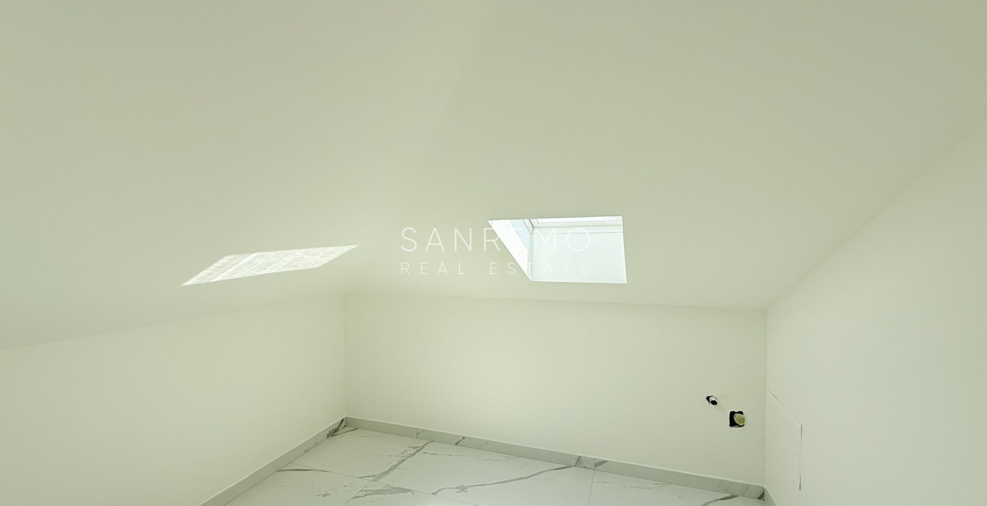 Nouveau appartement dernier étage à Sanremo près des plage et la piste cyclable