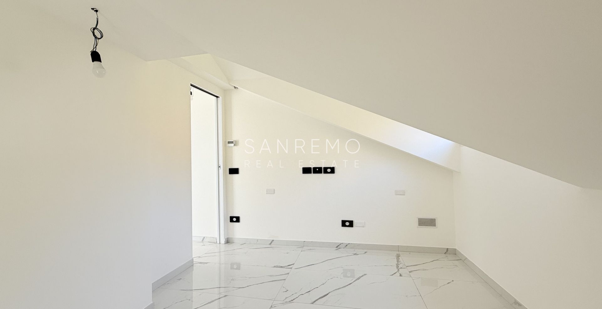 Nouveau appartement dernier étage à Sanremo près des plage et la piste cyclable