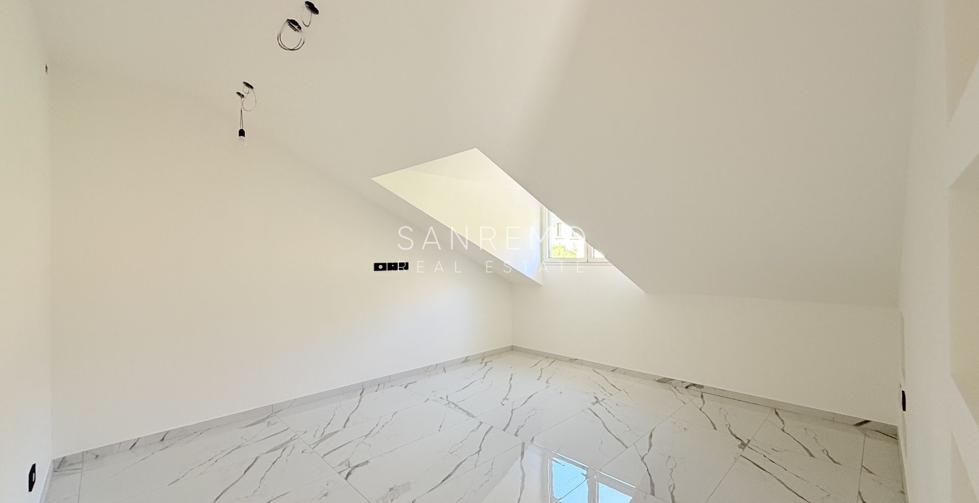 Nouveau appartement dernier étage à Sanremo près des plage et la piste cyclable