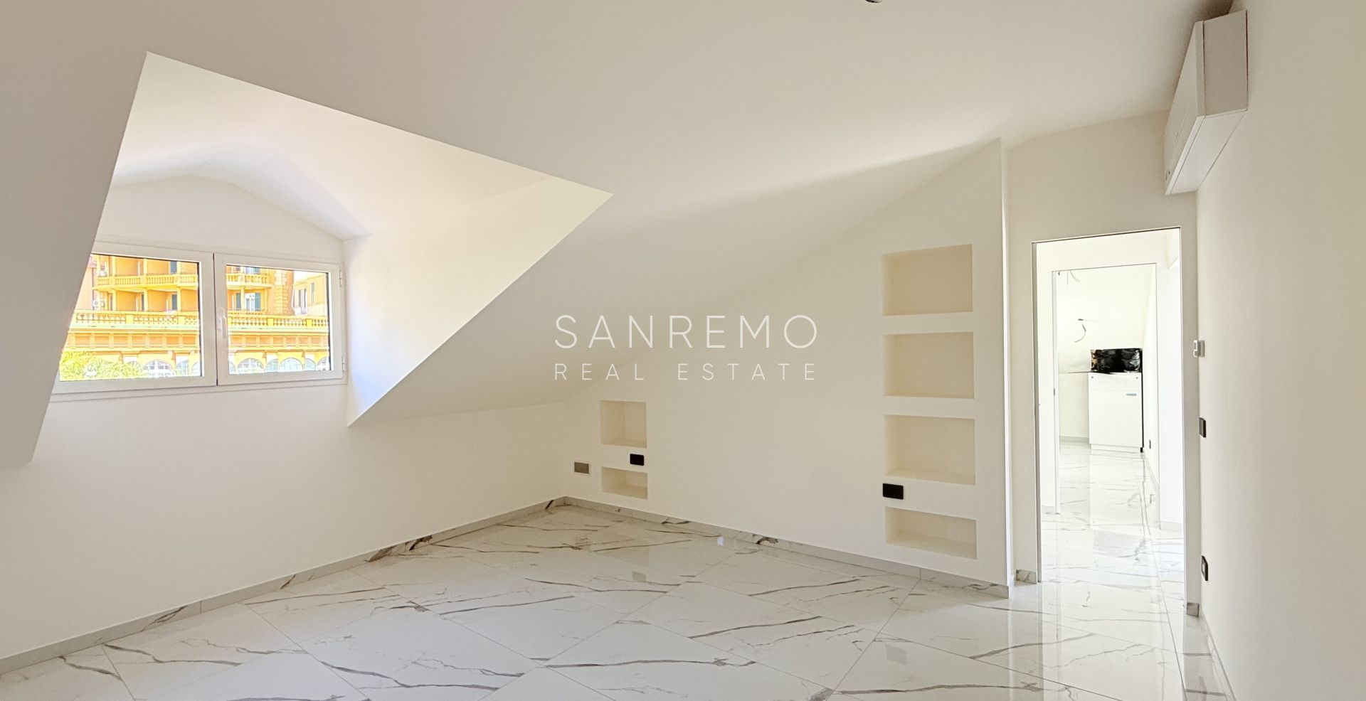 Nouveau appartement dernier étage à Sanremo près des plage et la piste cyclable