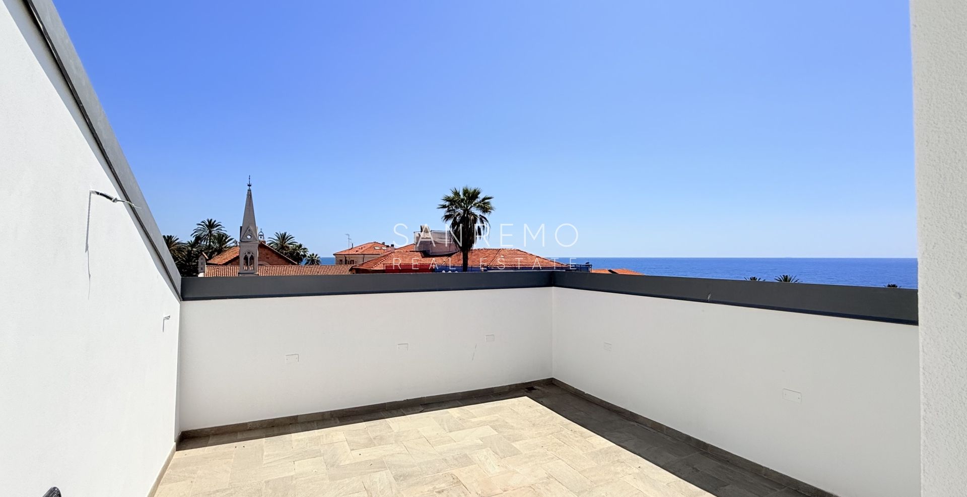 Nouveau appartement dernier étage à Sanremo près des plage et la piste cyclable