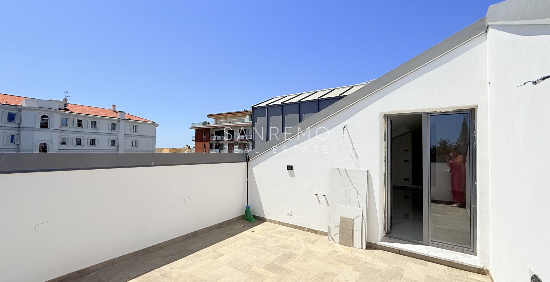 Nouveau appartement dernier étage à Sanremo près des plage et la piste cyclable