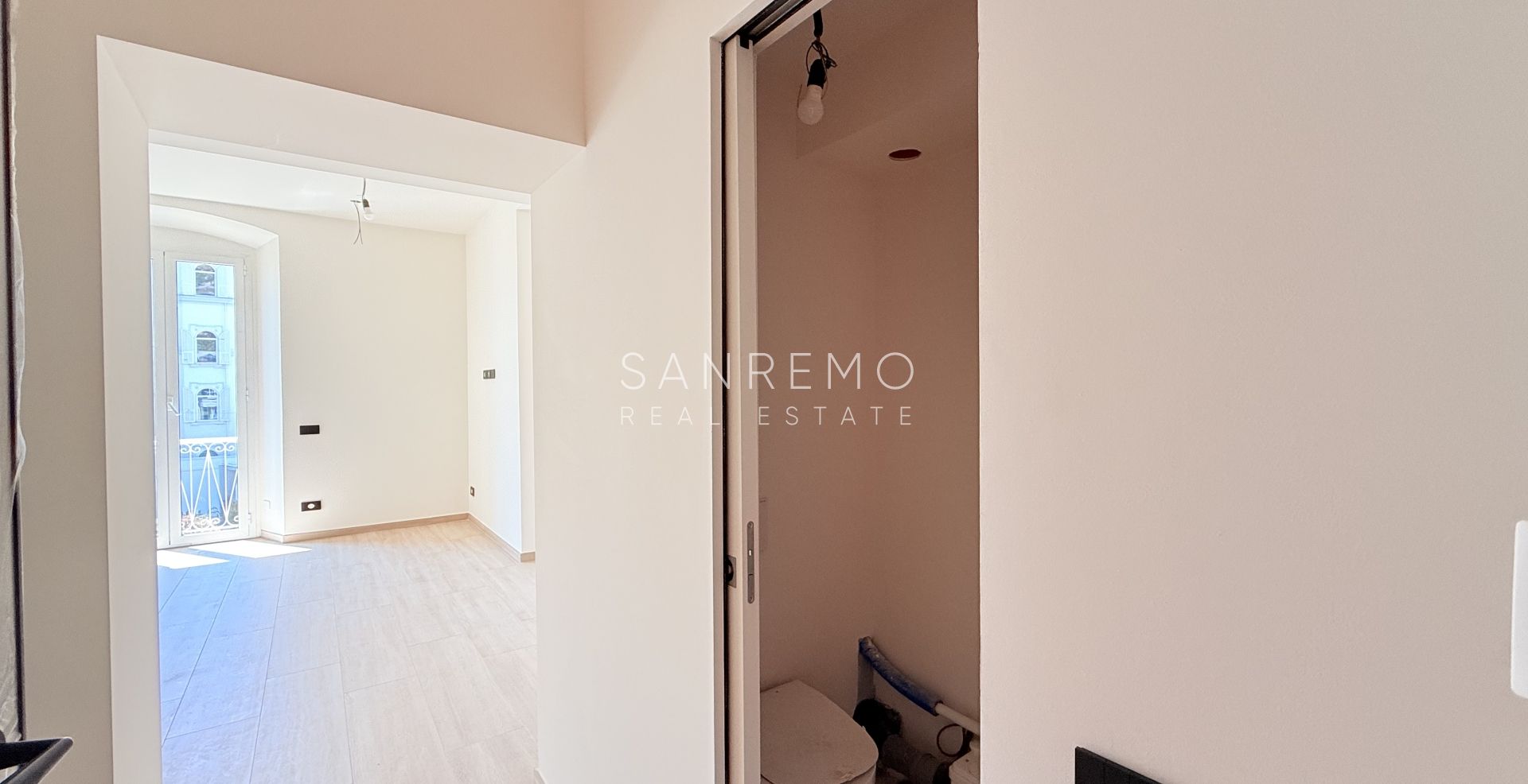 Appartement neuf avec vue mer, balcon et parking dans un immeuble moderne de construction récente