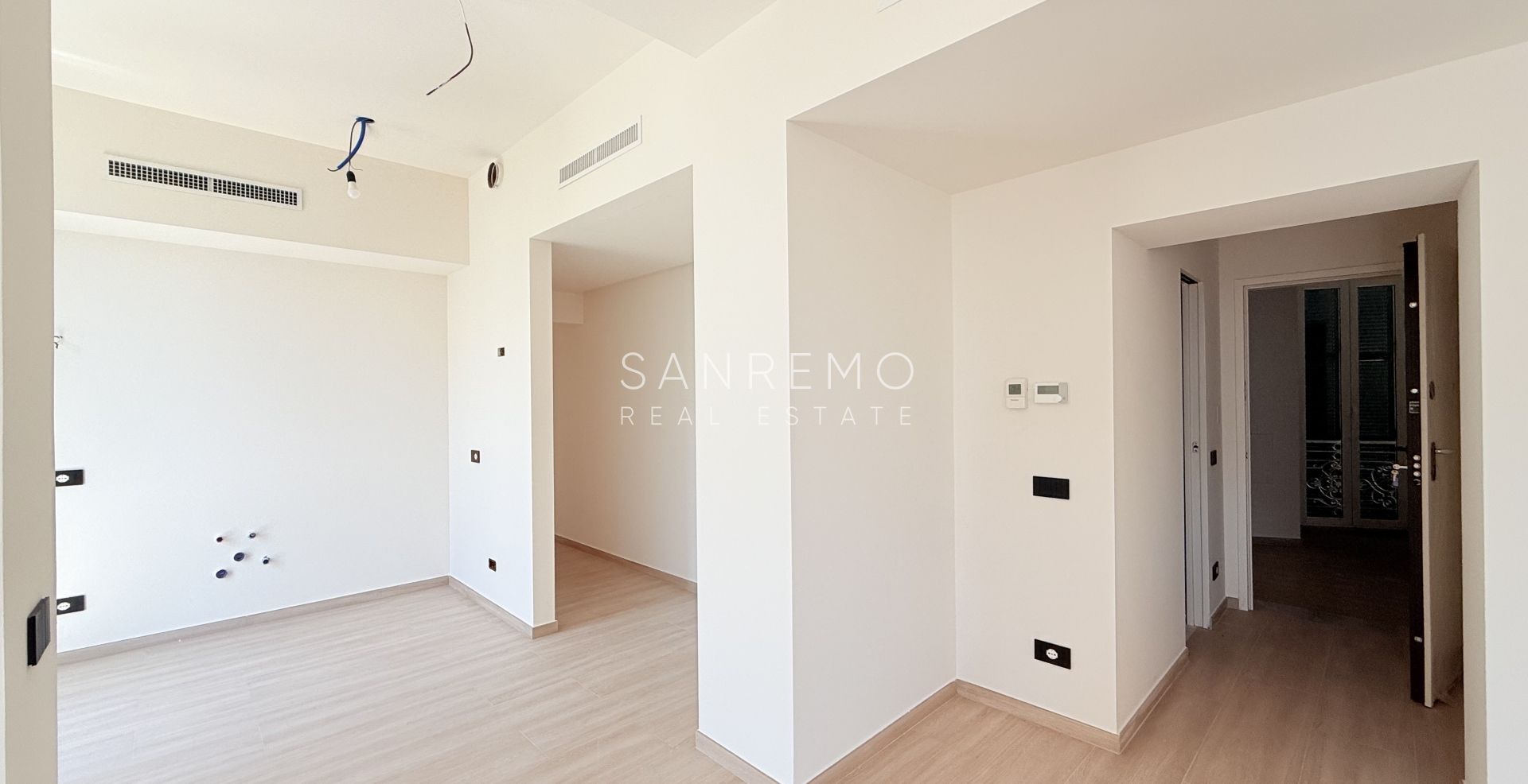 Appartement neuf avec vue mer, balcon et parking dans un immeuble moderne de construction récente