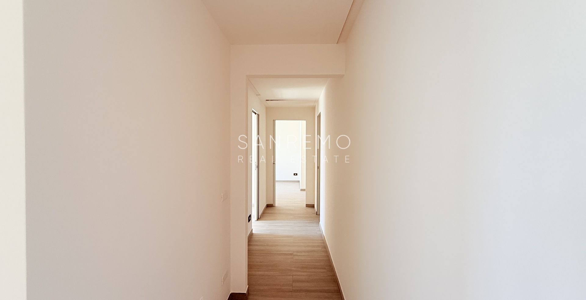 Appartement neuf avec vue mer, balcon et parking dans un immeuble moderne de construction récente