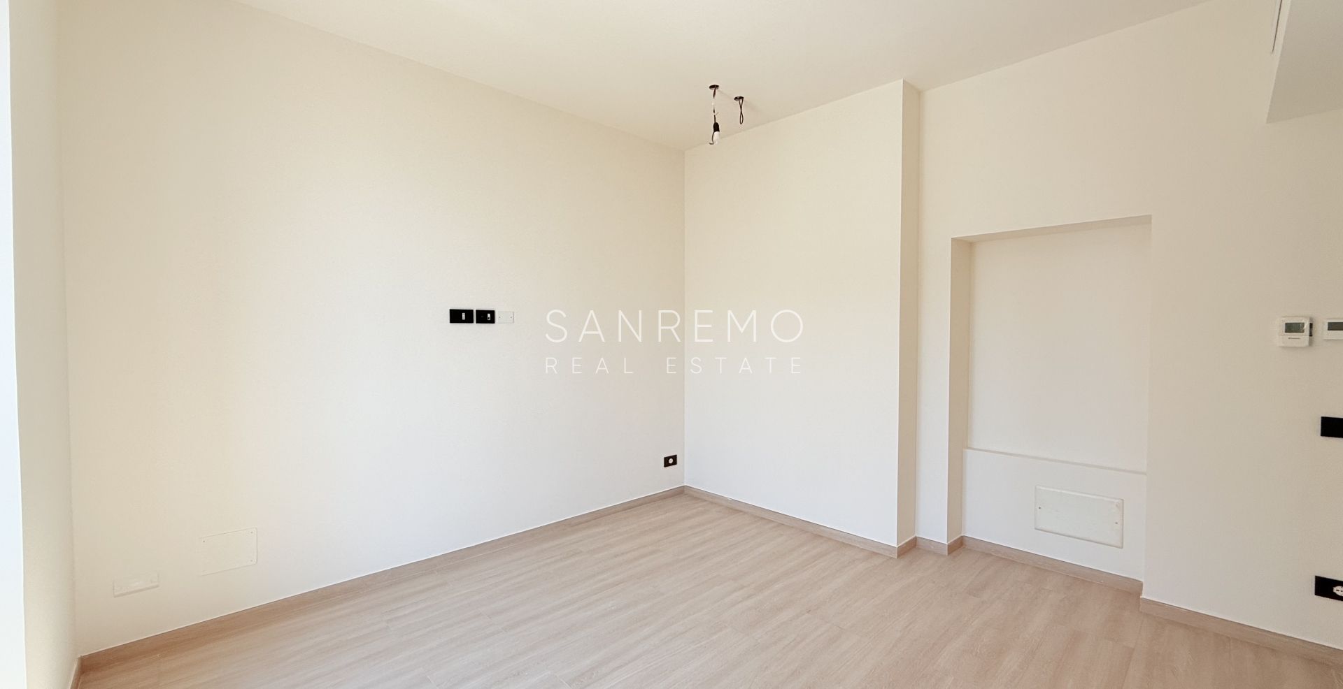 Appartement neuf avec vue mer, balcon et parking dans un immeuble moderne de construction récente