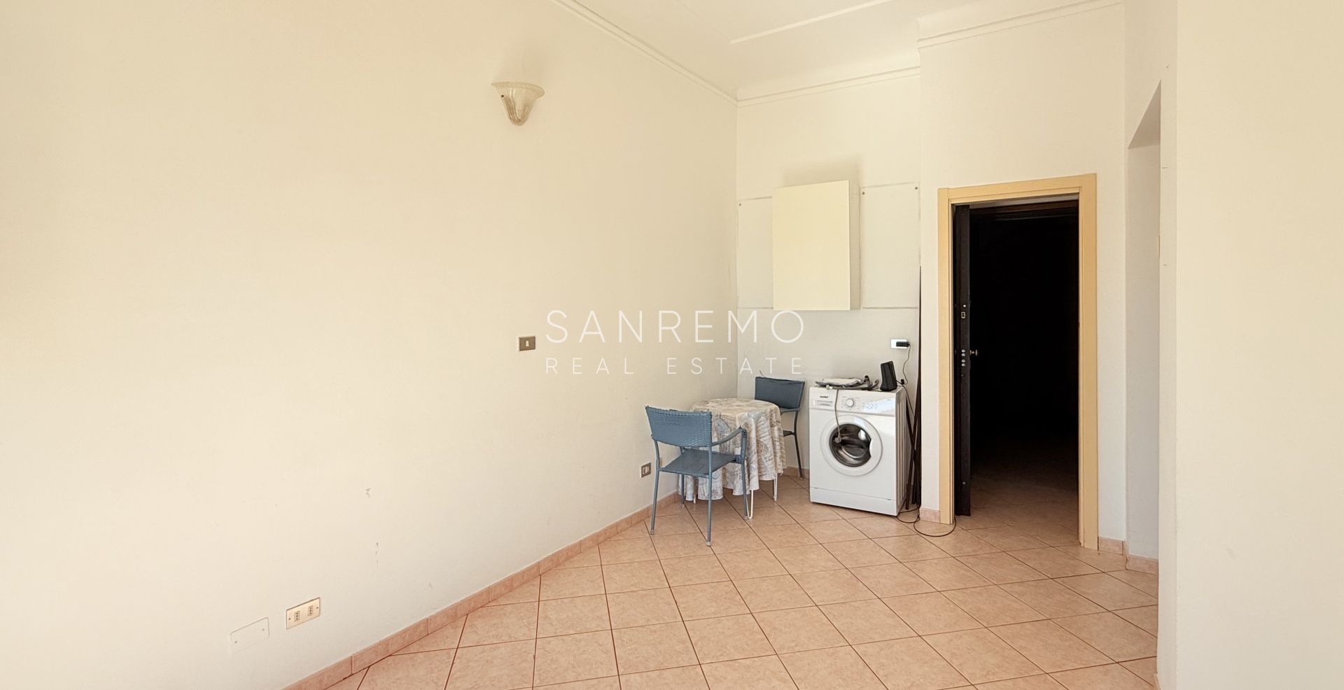 Appartement avec terrasse directement sur la plage entre les 2 ports de la ville et la piste cyclable/piétonne