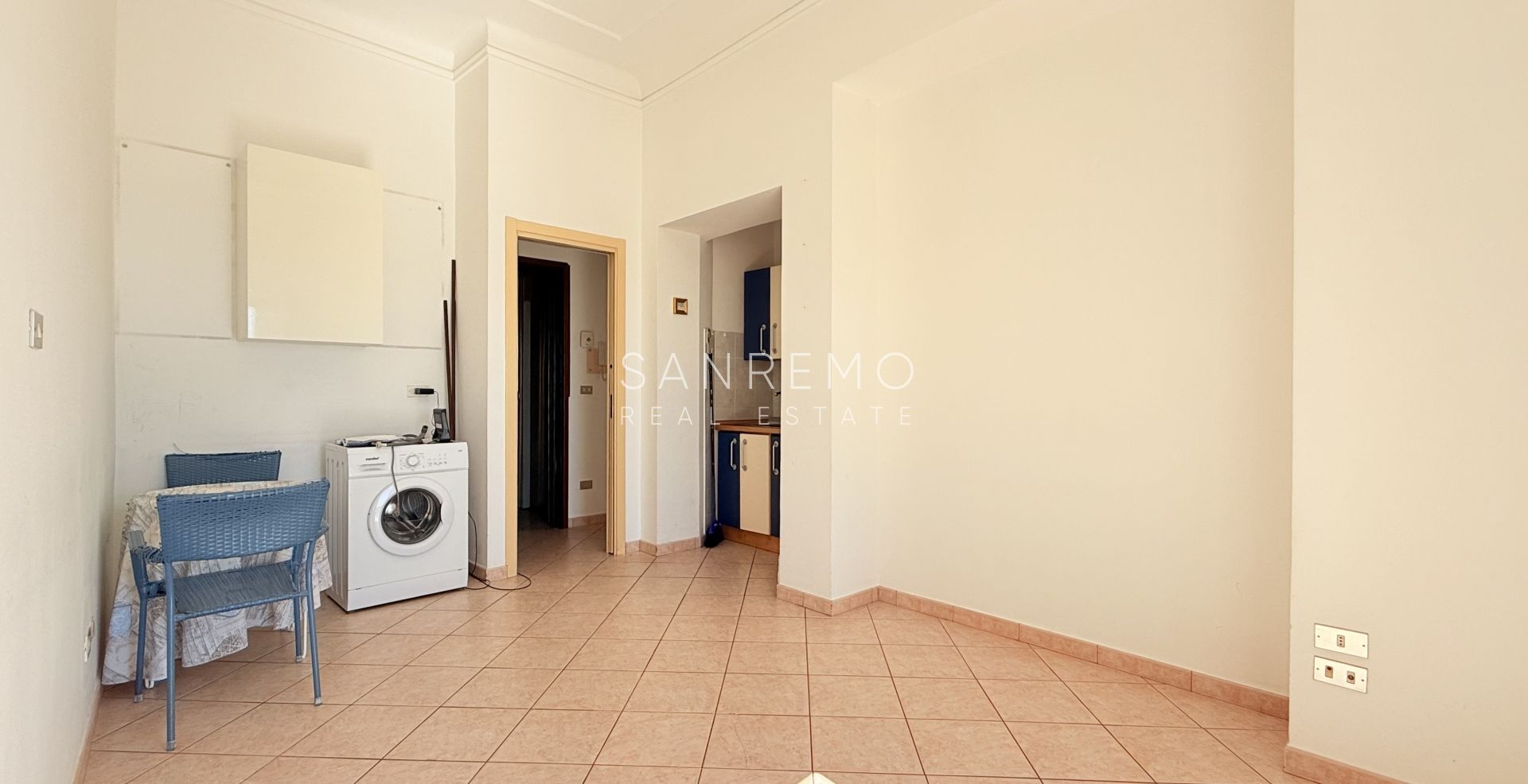 Appartement avec terrasse directement sur la plage entre les 2 ports de la ville et la piste cyclable/piétonne