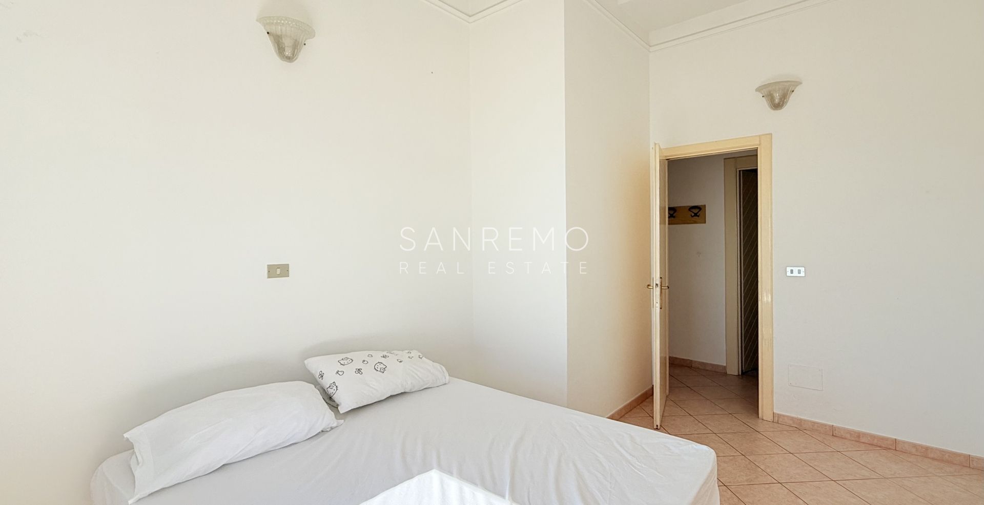 Appartement avec terrasse directement sur la plage entre les 2 ports de la ville et la piste cyclable/piétonne