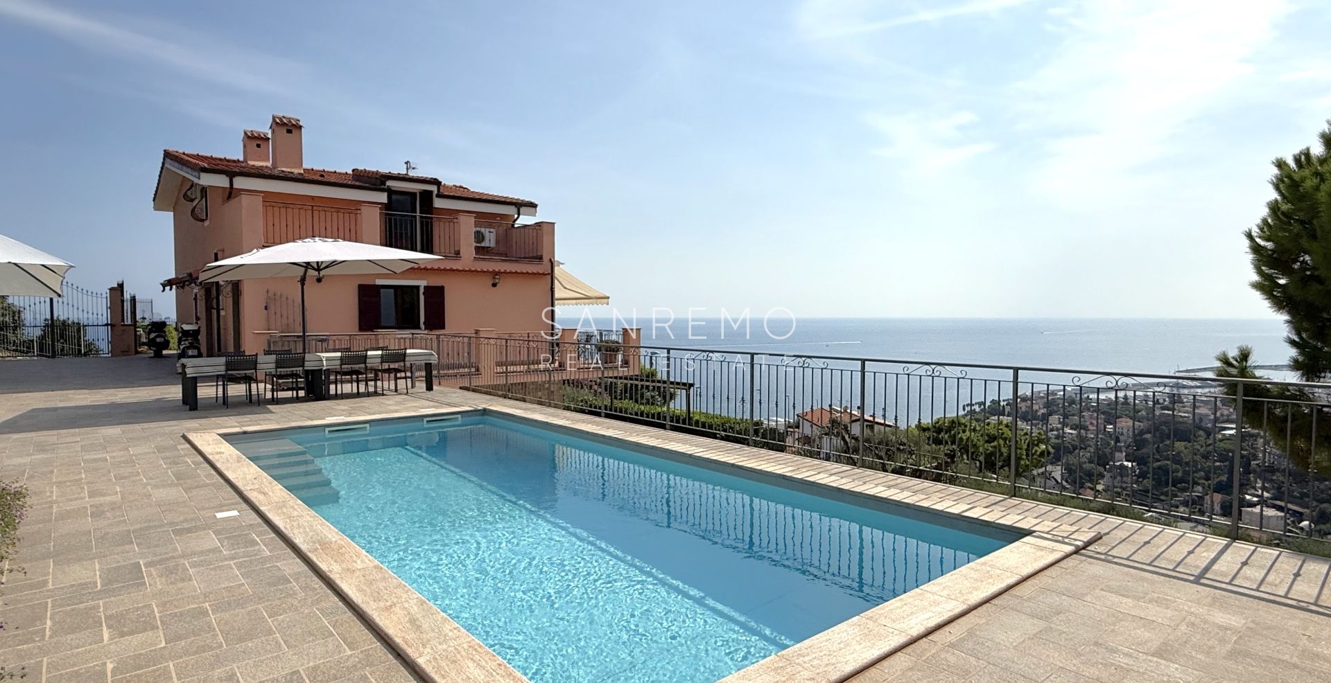 Villa prestigieuse avec piscine et vue mer à couper le souffle