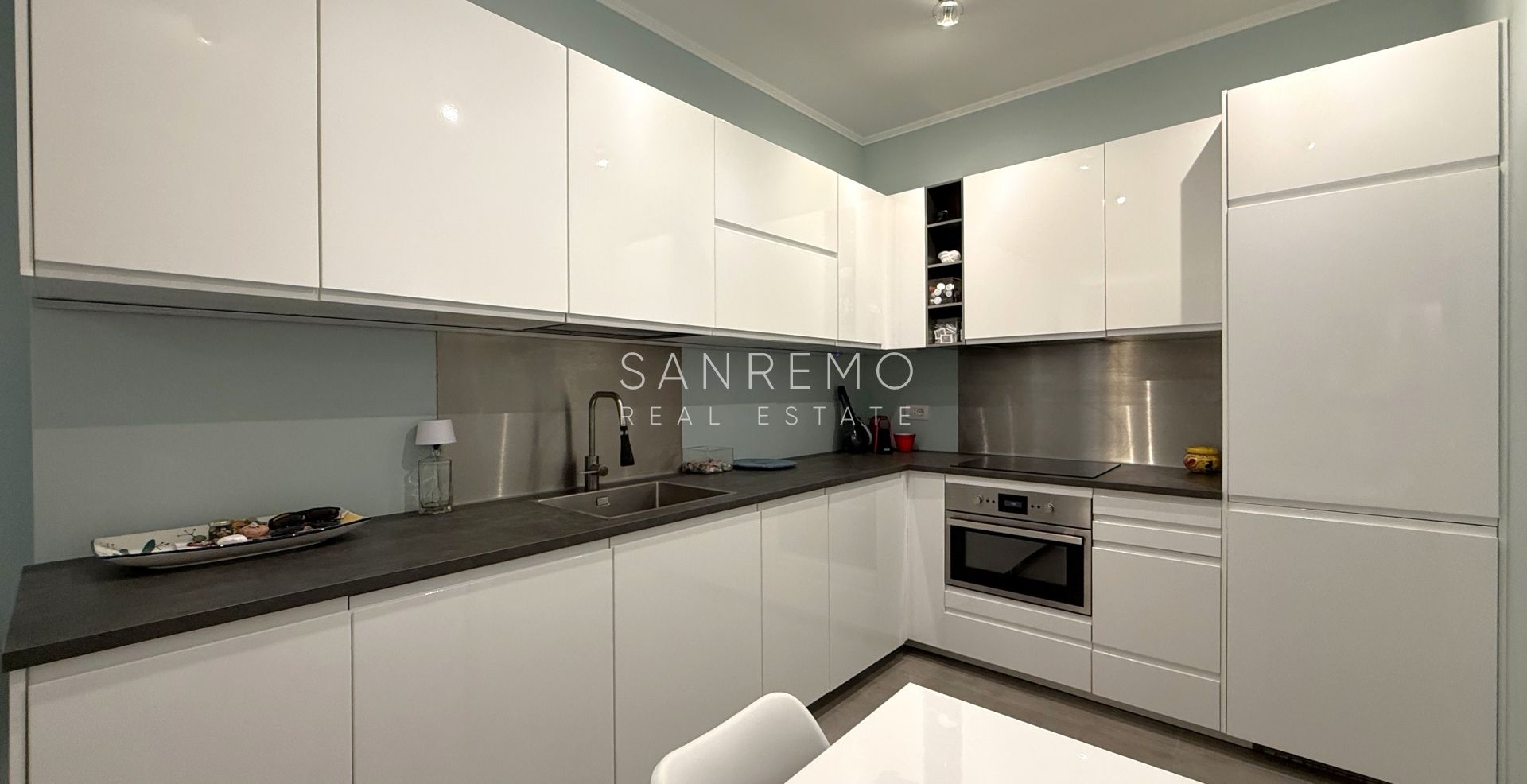 Appartement en parfait état avec terrasse dans la prestigieuse Via Matteotti