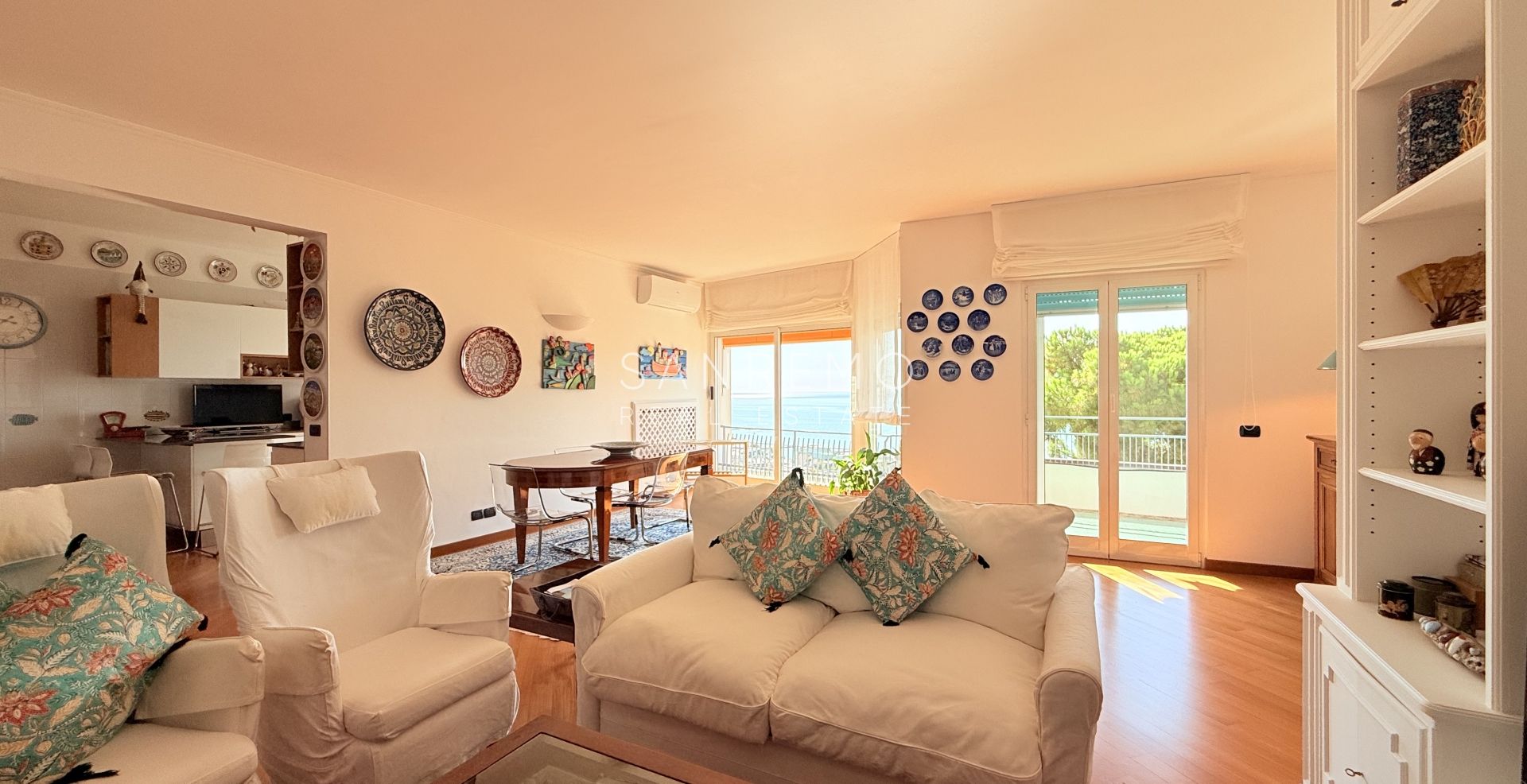 Superbe et lumineux appartement entièrement rénové dans une résidence de standing avec piscine