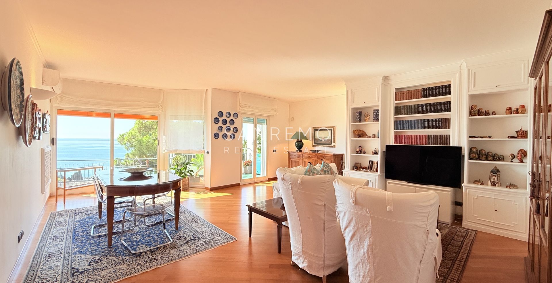 Superbe et lumineux appartement entièrement rénové dans une résidence de standing avec piscine