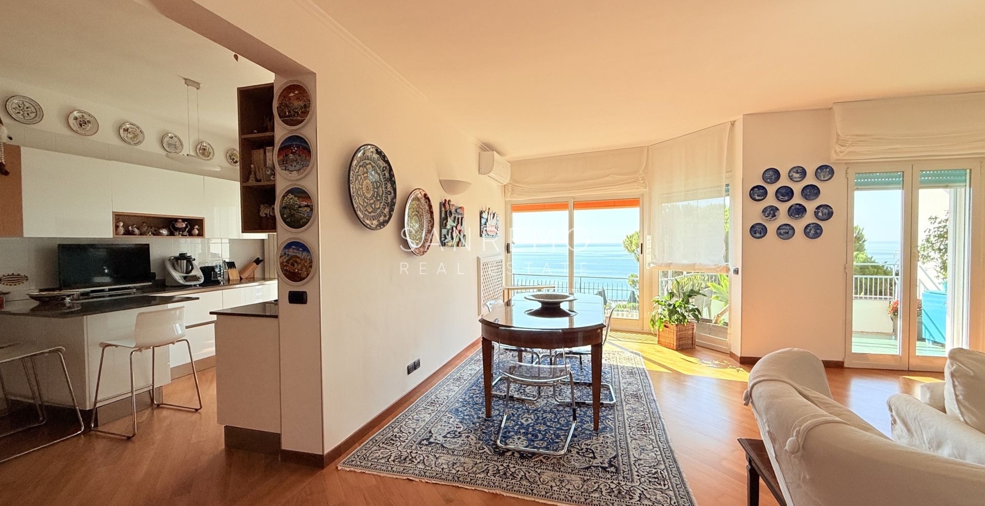 Superbe et lumineux appartement entièrement rénové dans une résidence de standing avec piscine