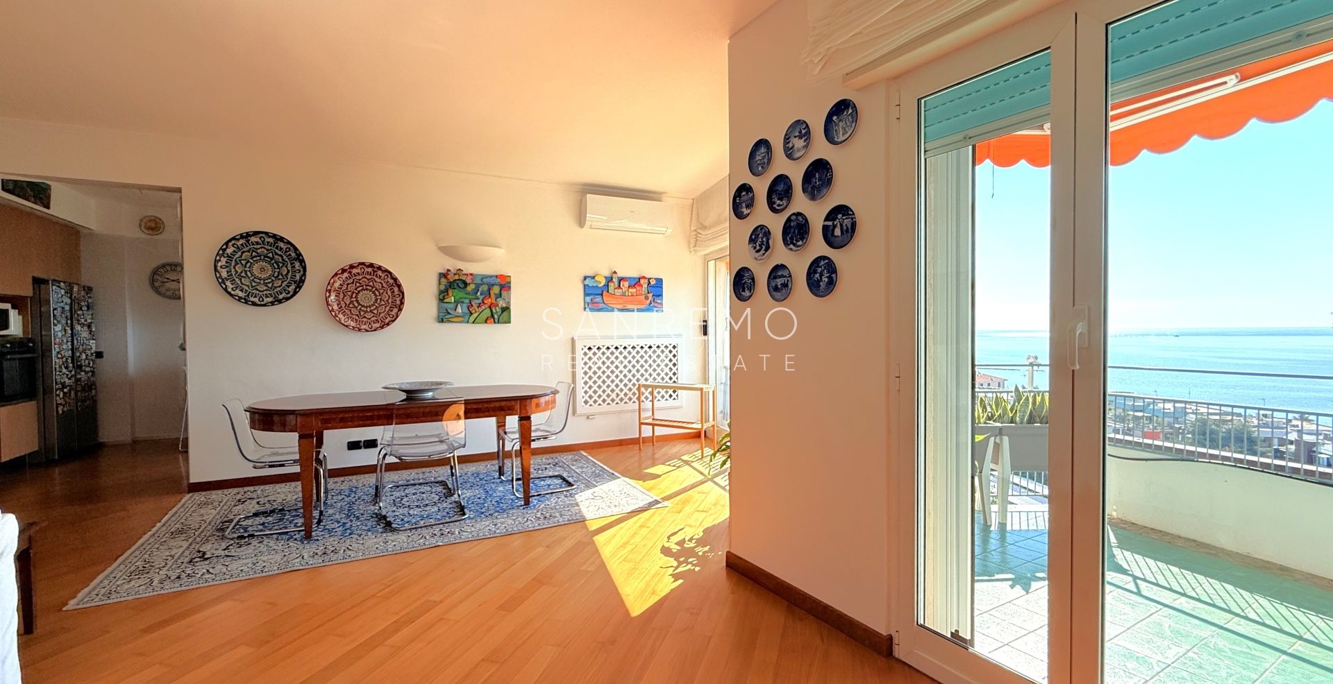 Superbe et lumineux appartement entièrement rénové dans une résidence de standing avec piscine