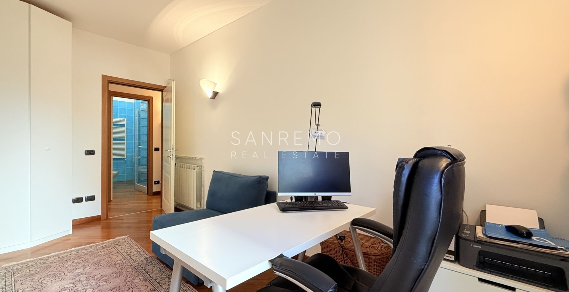 Superbe et lumineux appartement entièrement rénové dans une résidence de standing avec piscine