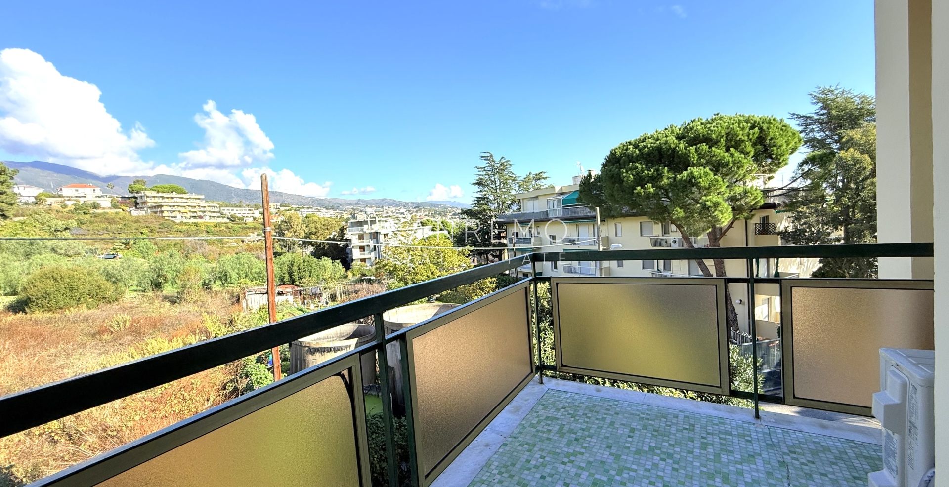 Charmant deux-pièces dans une résidence avec concierge, à quelques pas de la mer