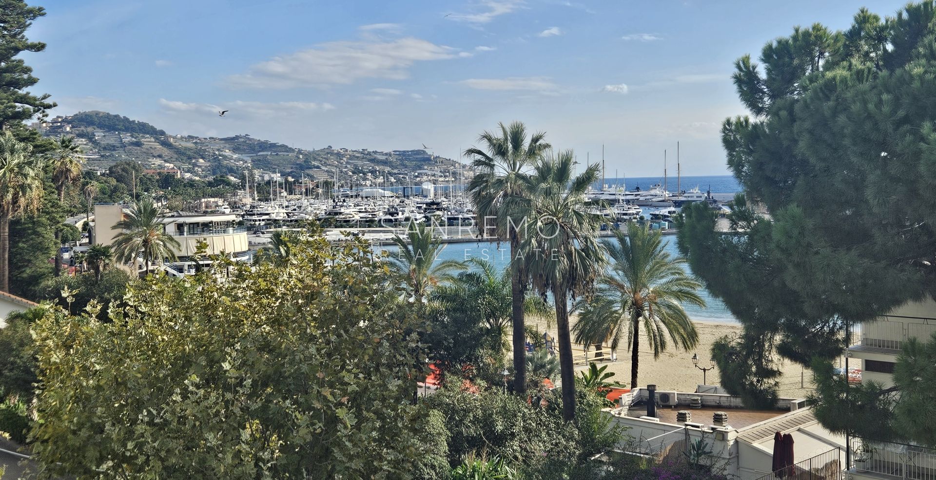 Grand Appartement central avec jolie vue mer