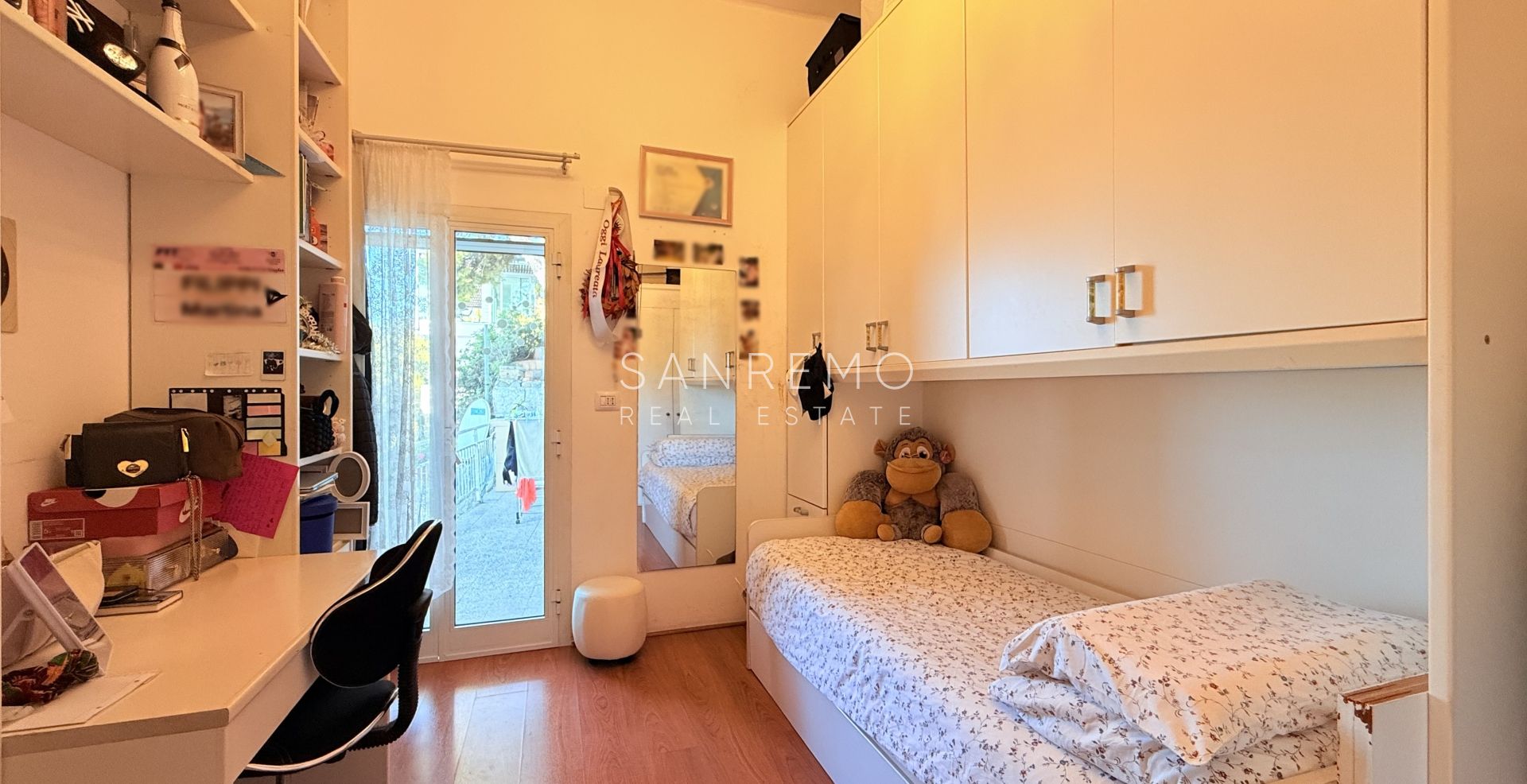 Appartement sur deux niveaux avec une très belle vue sur tout le golfe d’Ospedaletti