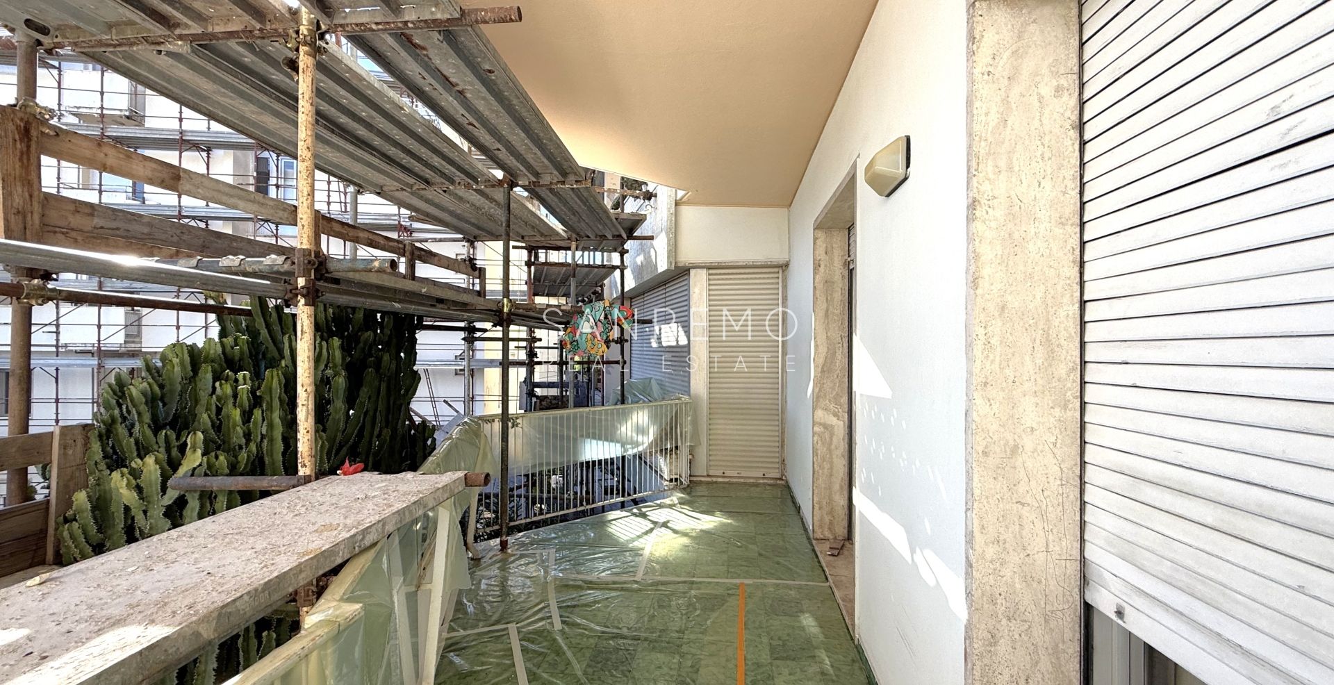 Appartement de 130 m² avec terrasse, situé sur un terrain plat et à quelques pas des plages et de la piste cyclable.