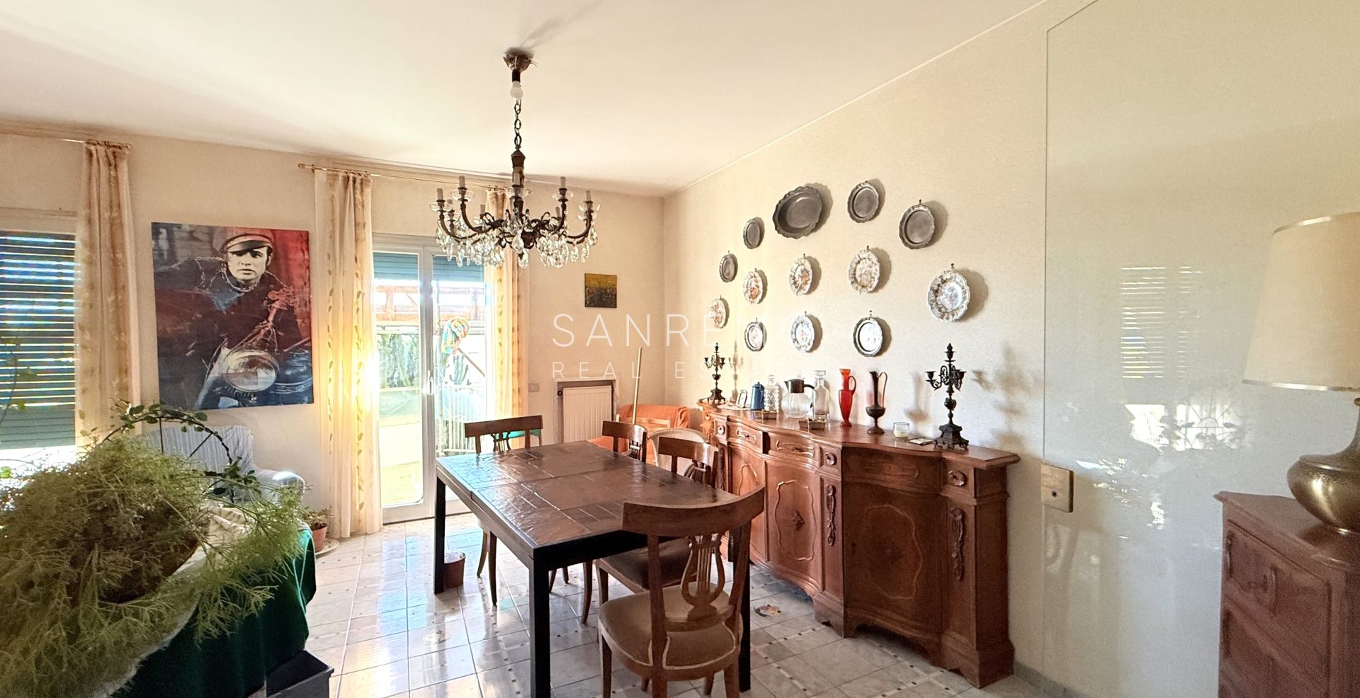 Appartement de 130 m² avec terrasse, situé sur un terrain plat et à quelques pas des plages et de la piste cyclable.