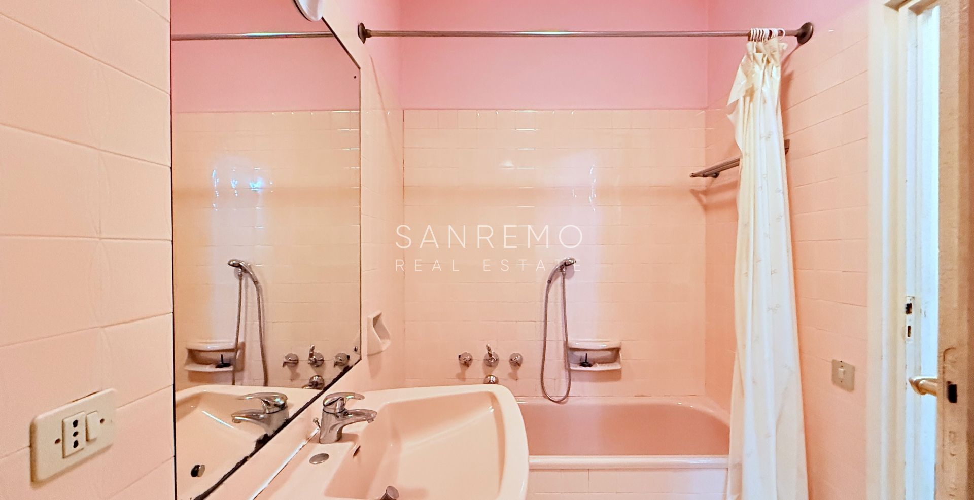 Appartement de 130 m² avec terrasse, situé sur un terrain plat et à quelques pas des plages et de la piste cyclable.