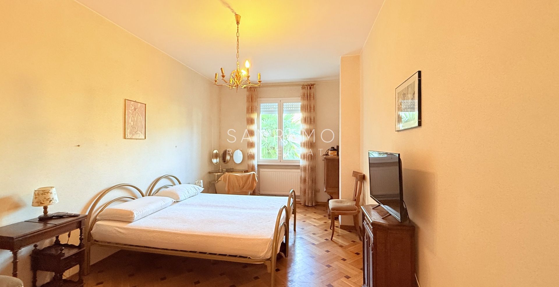 Appartement de 130 m² avec terrasse, situé sur un terrain plat et à quelques pas des plages et de la piste cyclable.