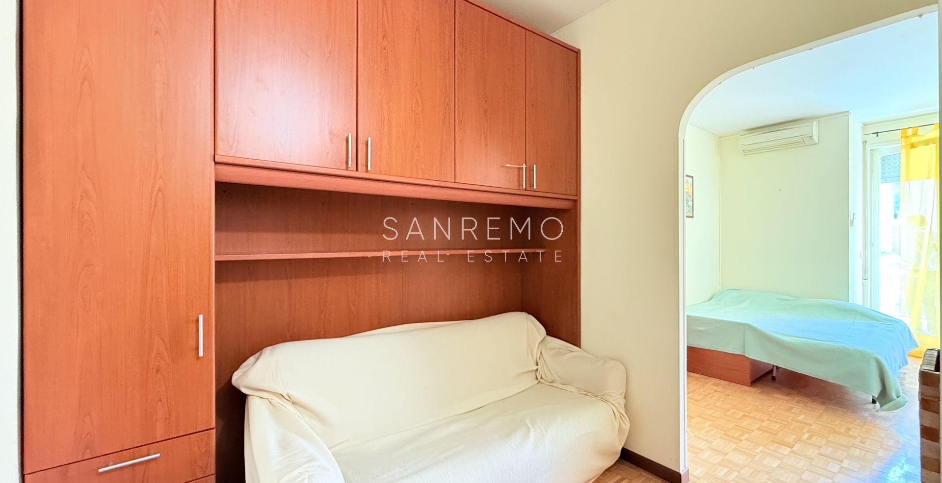 Grand studio avec terrasse à quelques pas du Casino