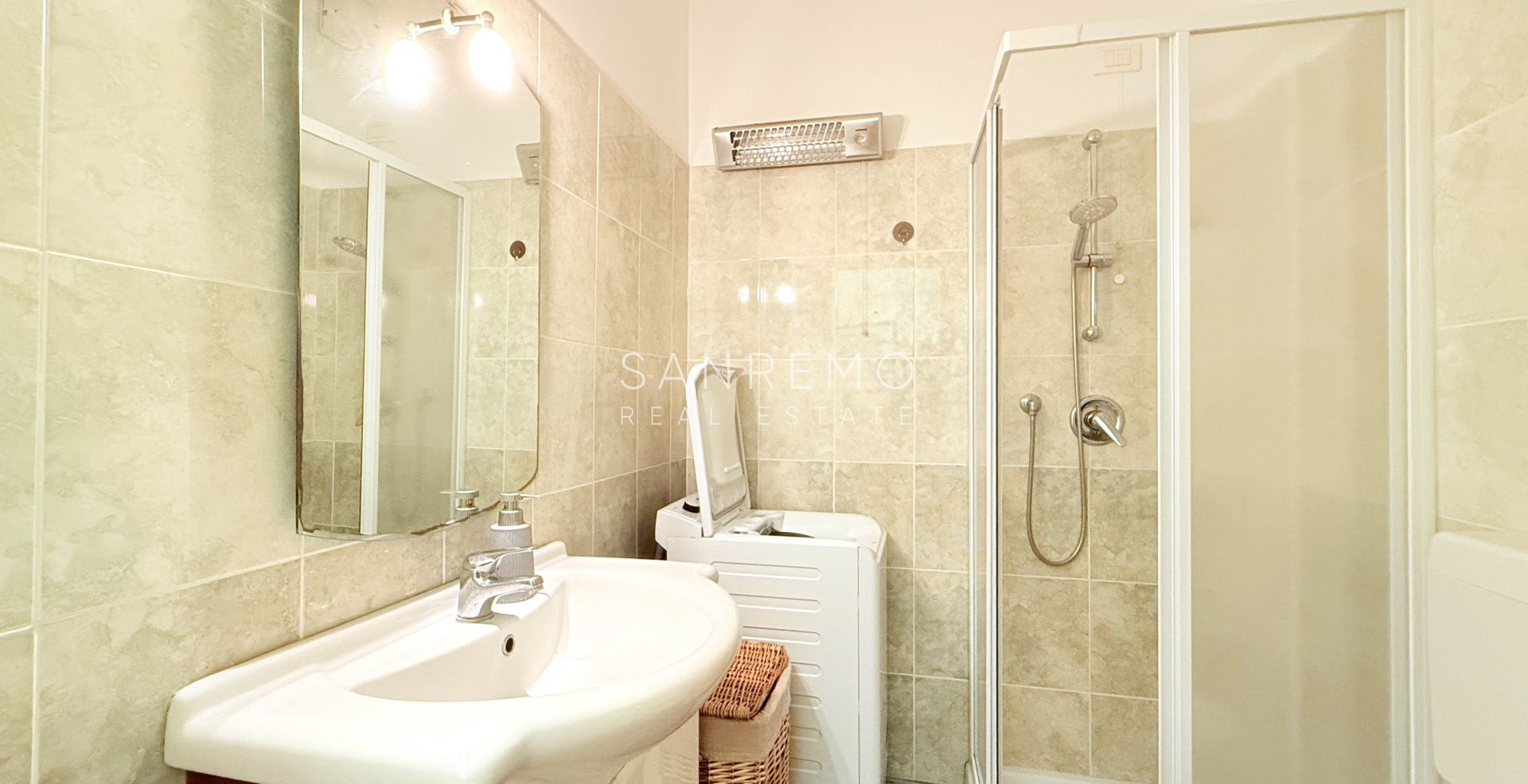 Grand studio avec terrasse à quelques pas du Casino