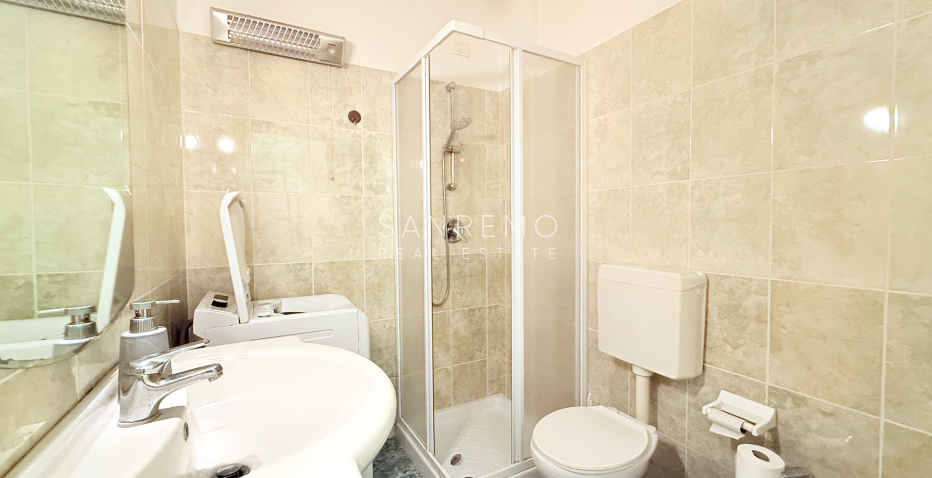 Grand studio avec terrasse à quelques pas du Casino