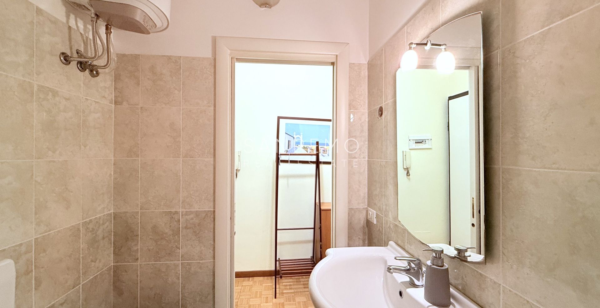 Grand studio avec terrasse à quelques pas du Casino