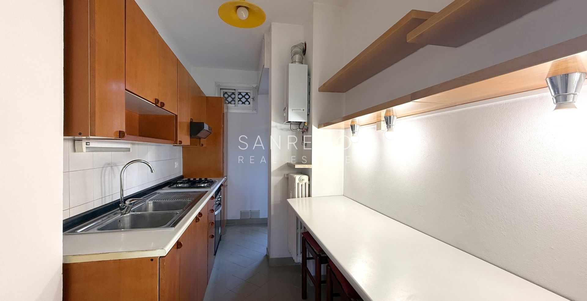 Appartement trois pièces lumineux avec petite terrasse à quelques pas des jardins de la Villa Ormond