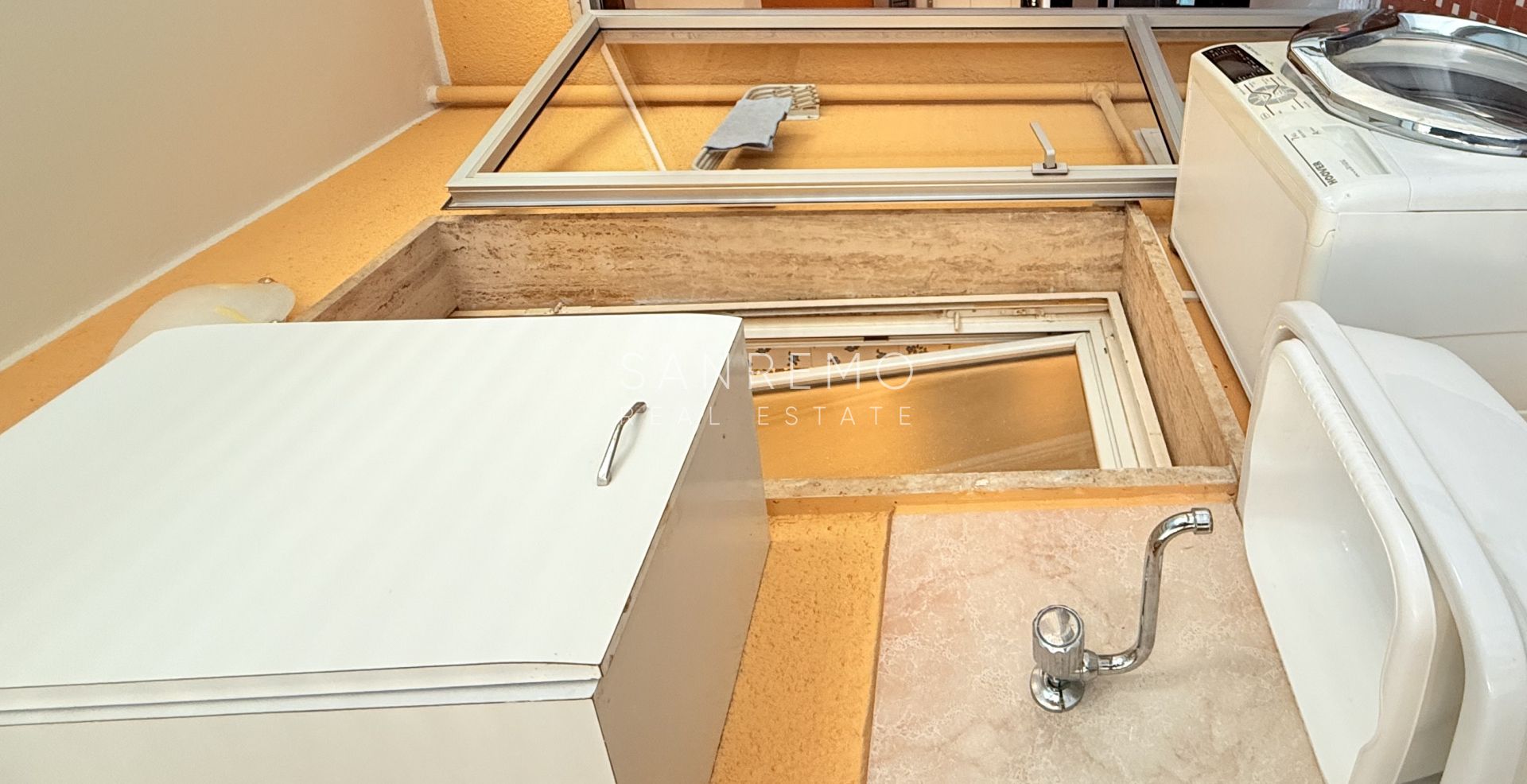 Appartement trois pièces lumineux avec petite terrasse à quelques pas des jardins de la Villa Ormond