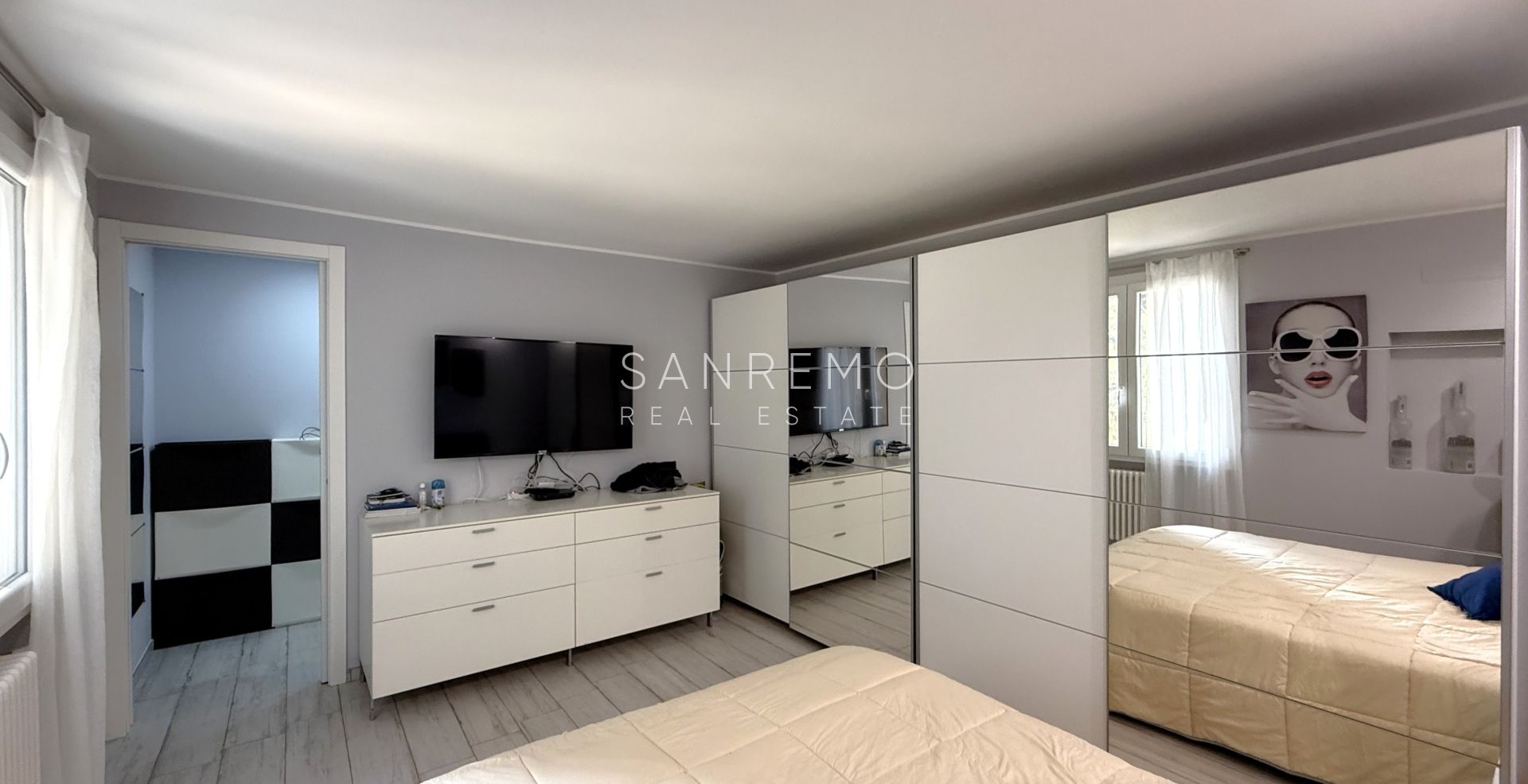 Appartement sur deux niveaux dans un complexe résidentiel avec piscine