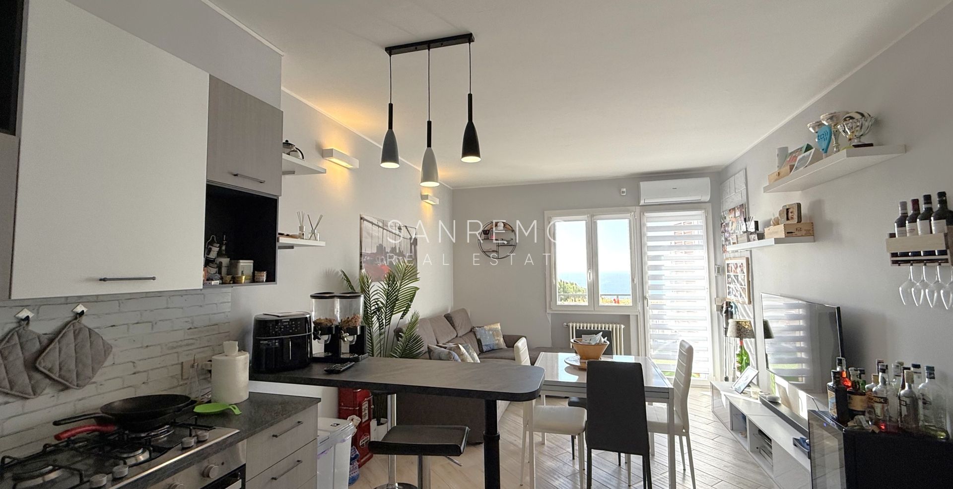 Appartement sur deux niveaux dans un complexe résidentiel avec piscine