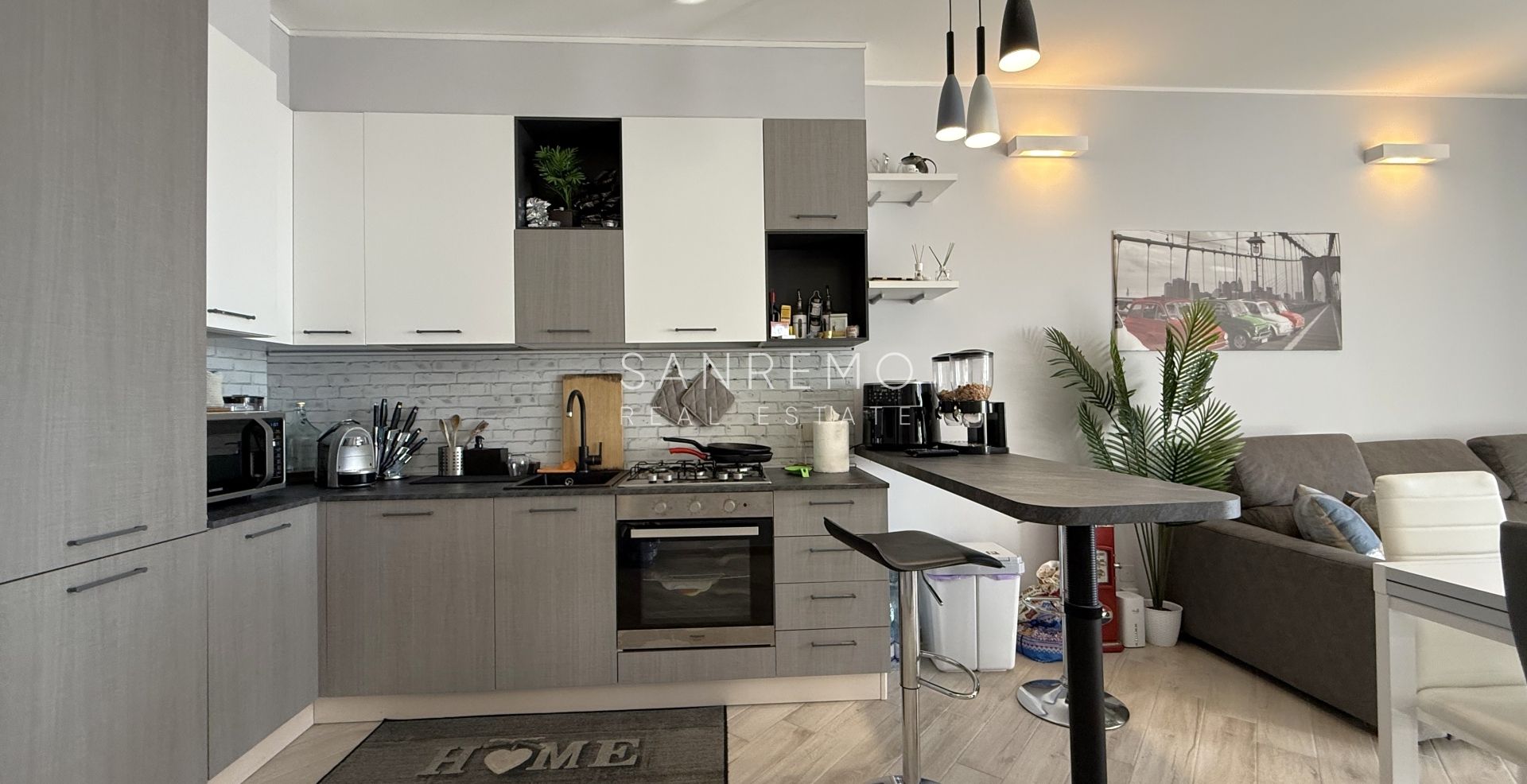 Appartement sur deux niveaux dans un complexe résidentiel avec piscine