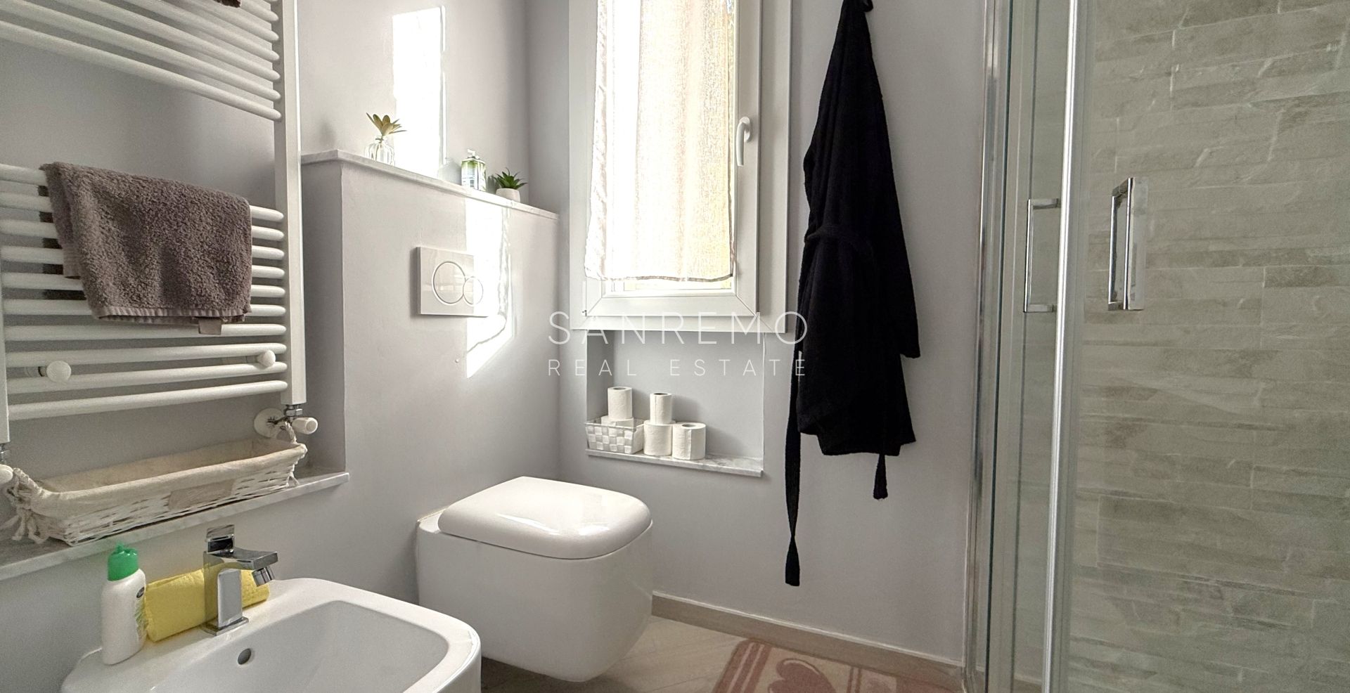 Appartement sur deux niveaux dans un complexe résidentiel avec piscine