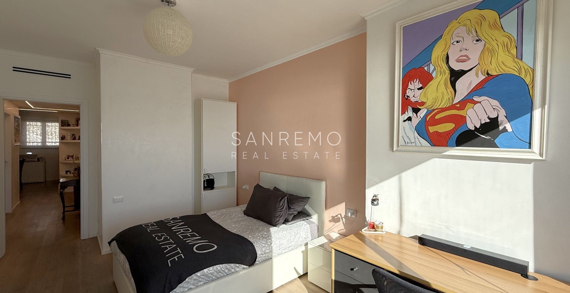 Attique avec une magnifique vue sur la mer, situé dans l’un des quartiers les plus prisés de la Riviera